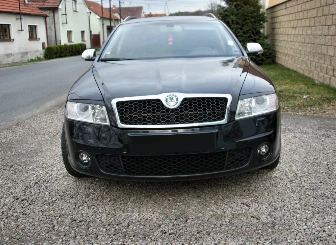 Kühlergrill Front Grill passend für Skoda OCTAVIA II 04-08 - Carbon Look