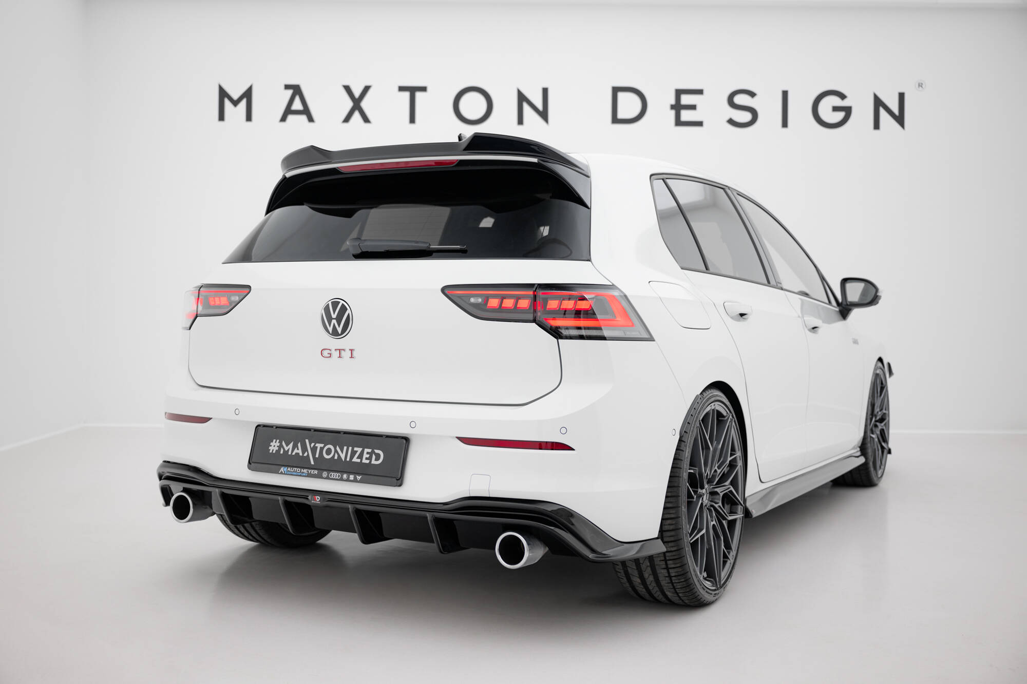 Street+ Heck Ansatz Diffusor V.4 passend für VW Golf GTI Mk8 schwarz Hochglanz