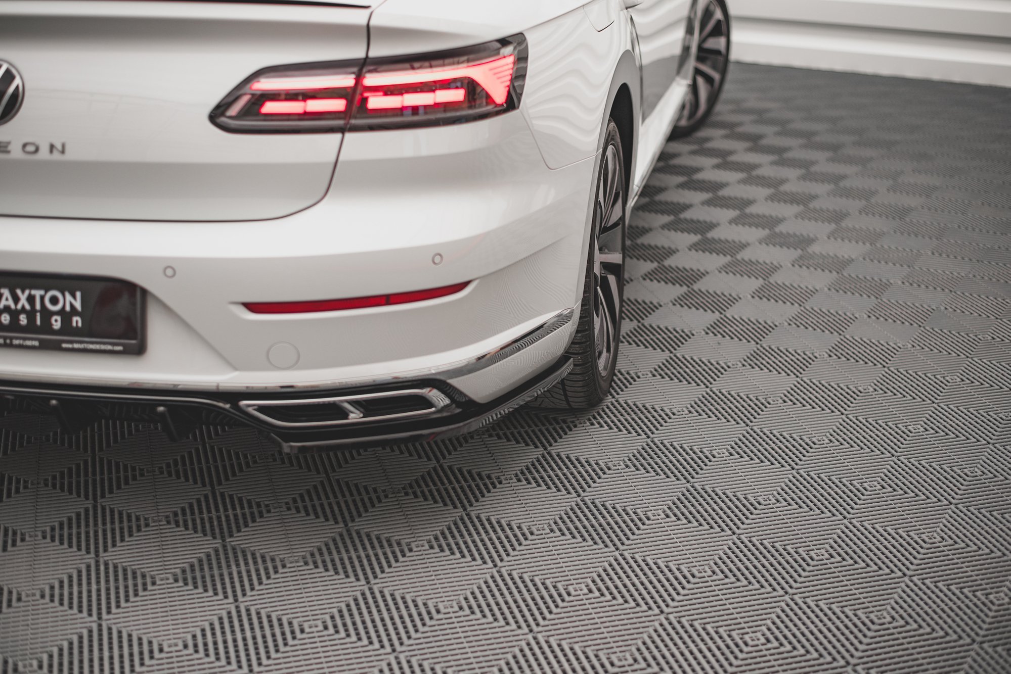 Street+ Heck Ansatz Flaps passend für VW Arteon R-Line Limousine / Shooting Brake Mk1 FL schwarz Hochglanz