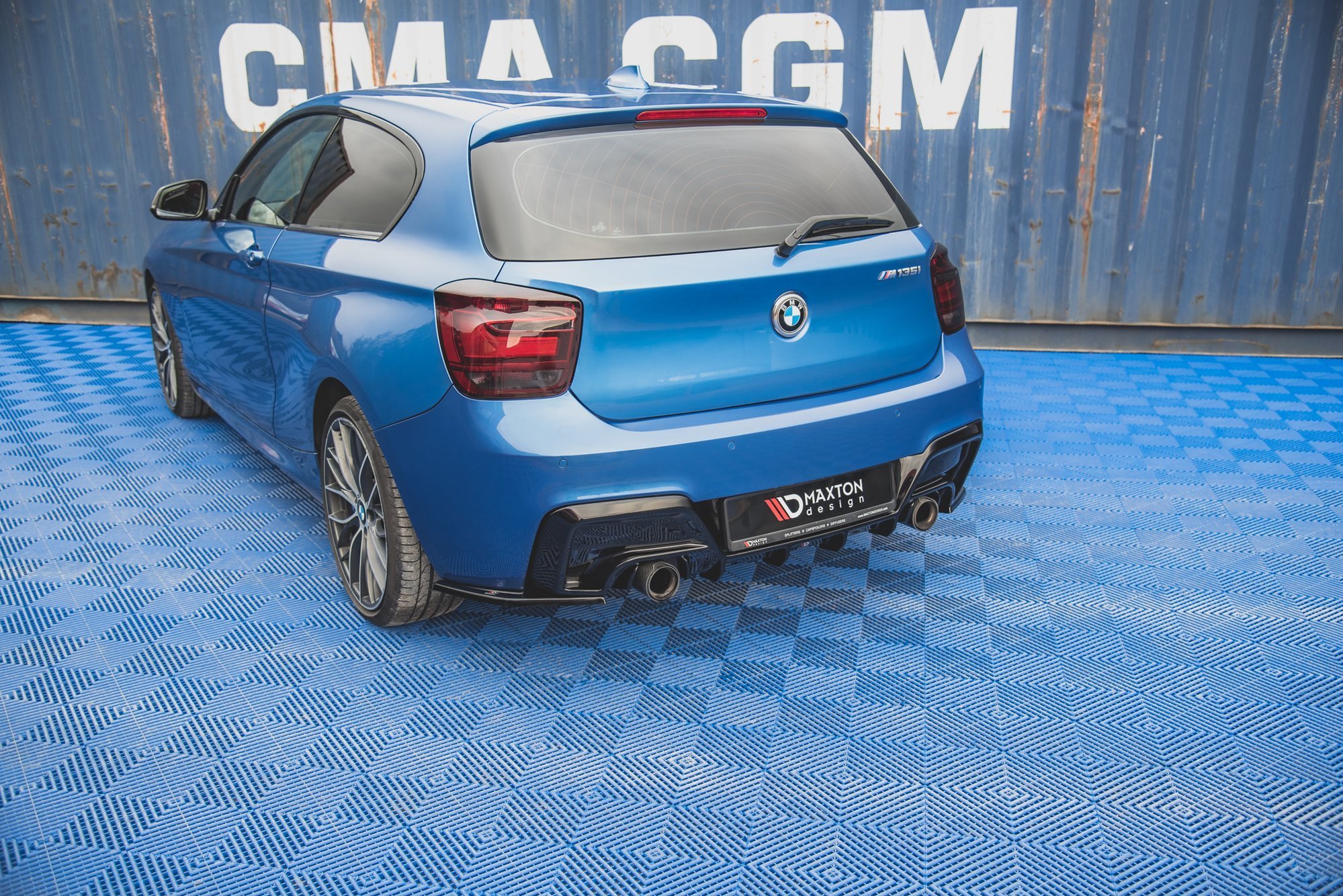 Street+ Heck Ansatz Flaps V.2 passend für BMW M135i F20 schwarz Hochglanz