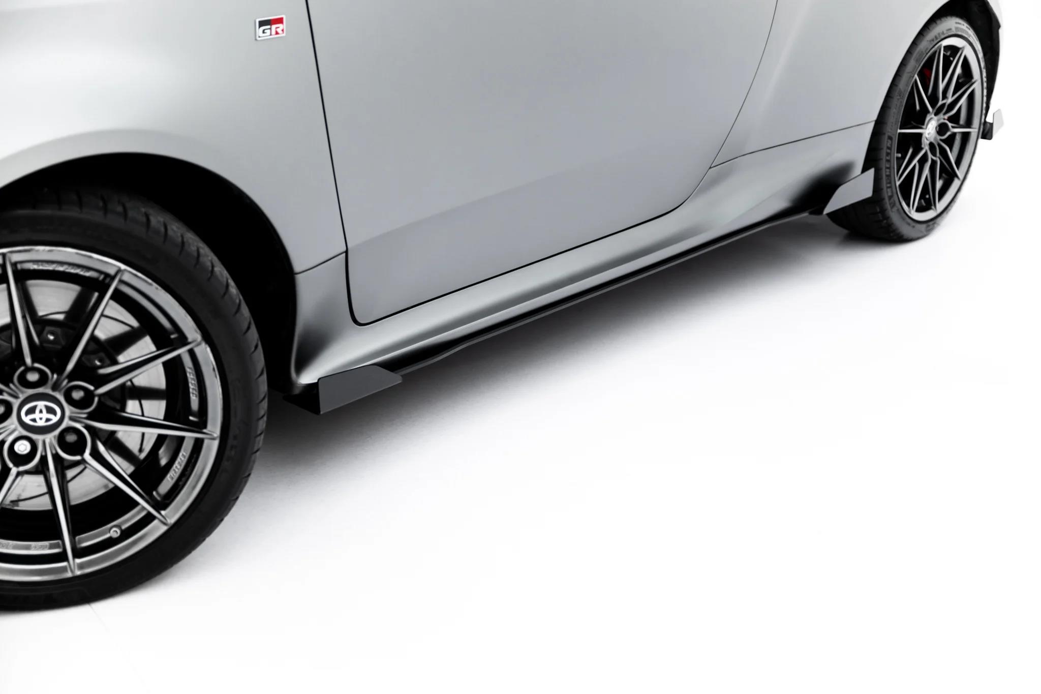 Seitenschweller Flaps passend für Toyota GR Yaris Mk4 Facelift schwarz Hochglanz