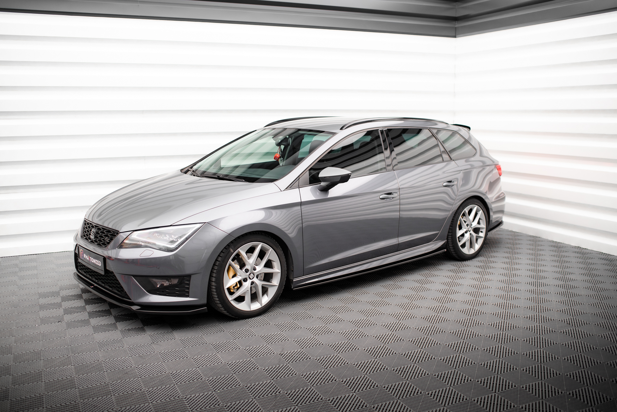 Street+ Seitenschweller Leisten V.5 passend für Seat Leon CUPRA / FR / Standard Mk3 / Mk3 FL schwarz Hochglanz
