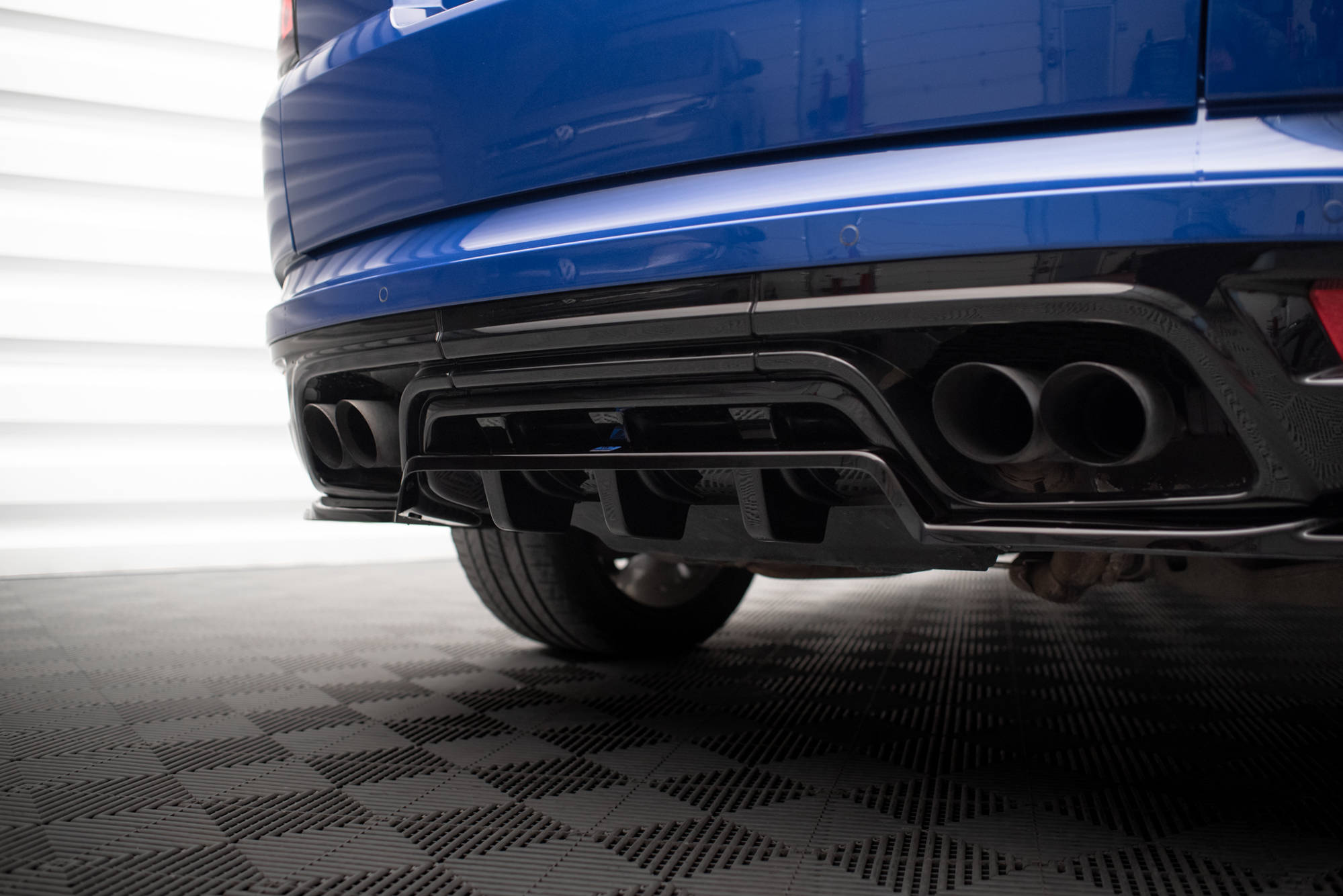 Street+ Mittlerer Diffusor RACE Heck Ansatz passend für Land Rover Range Rover Sport SVR Mk2 schwarz Hochglanz