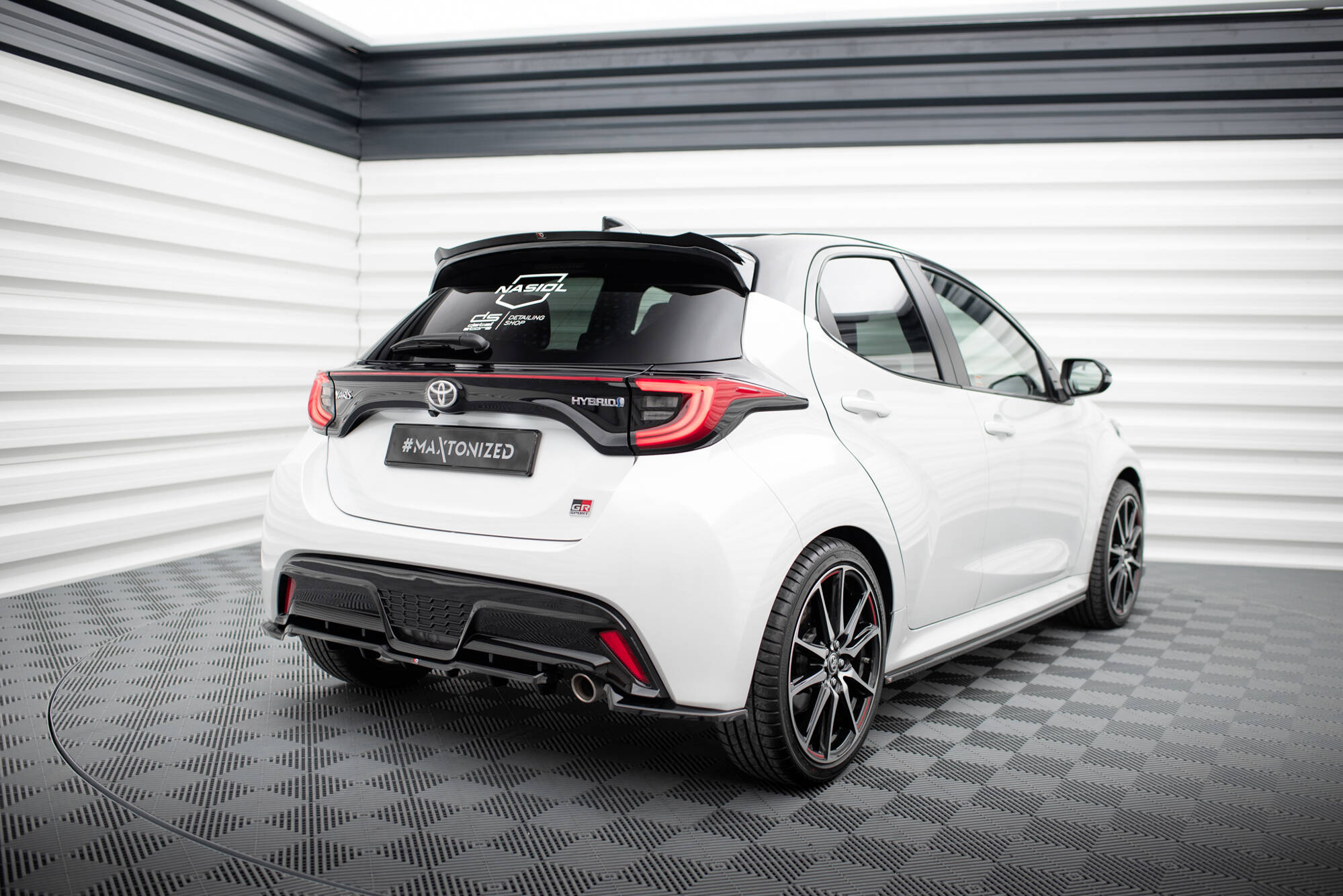 Street+ Mittlerer Diffusor RACE Heck Ansatz passend für Toyota Yaris GR Sport Mk4 schwarz Hochglanz