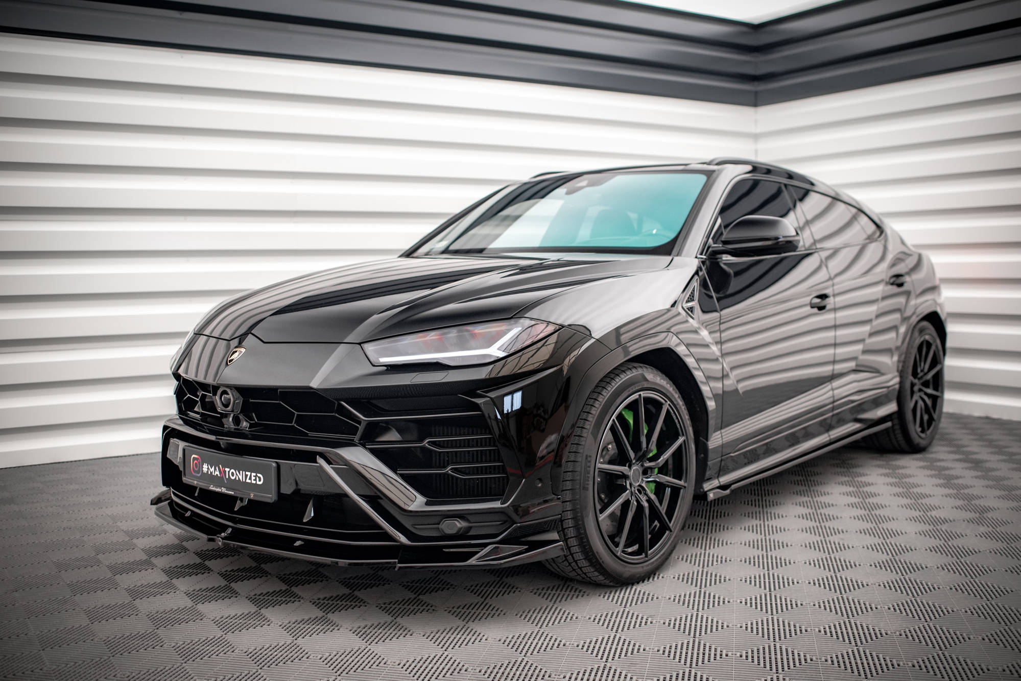 Frontlippe V.1 passend für Lamborghini Urus Mk1 schwarz Hochglanz