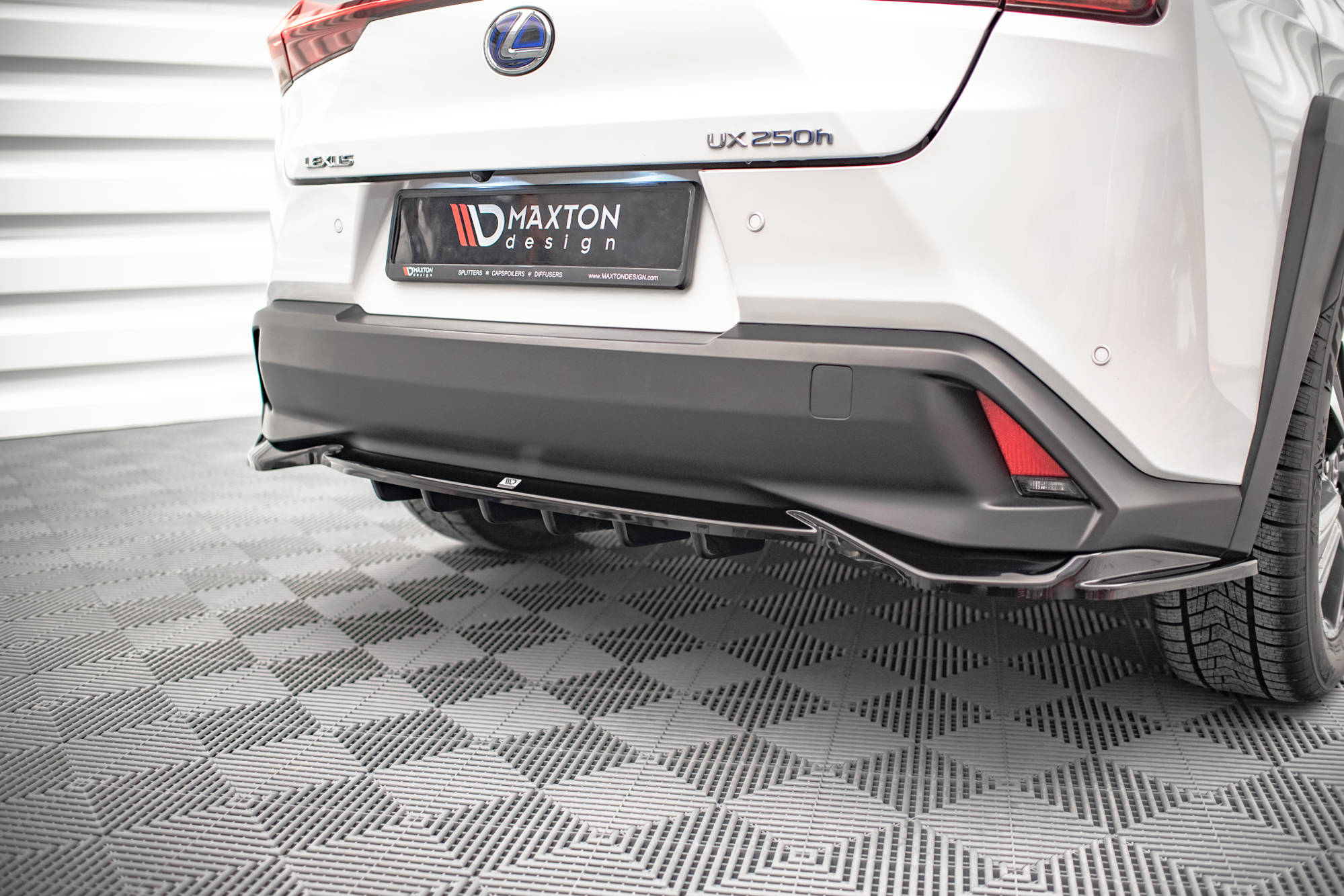 Street+ Mittlerer Diffusor RACE Heck Ansatz passend für Lexus UX Mk1 schwarz Hochglanz