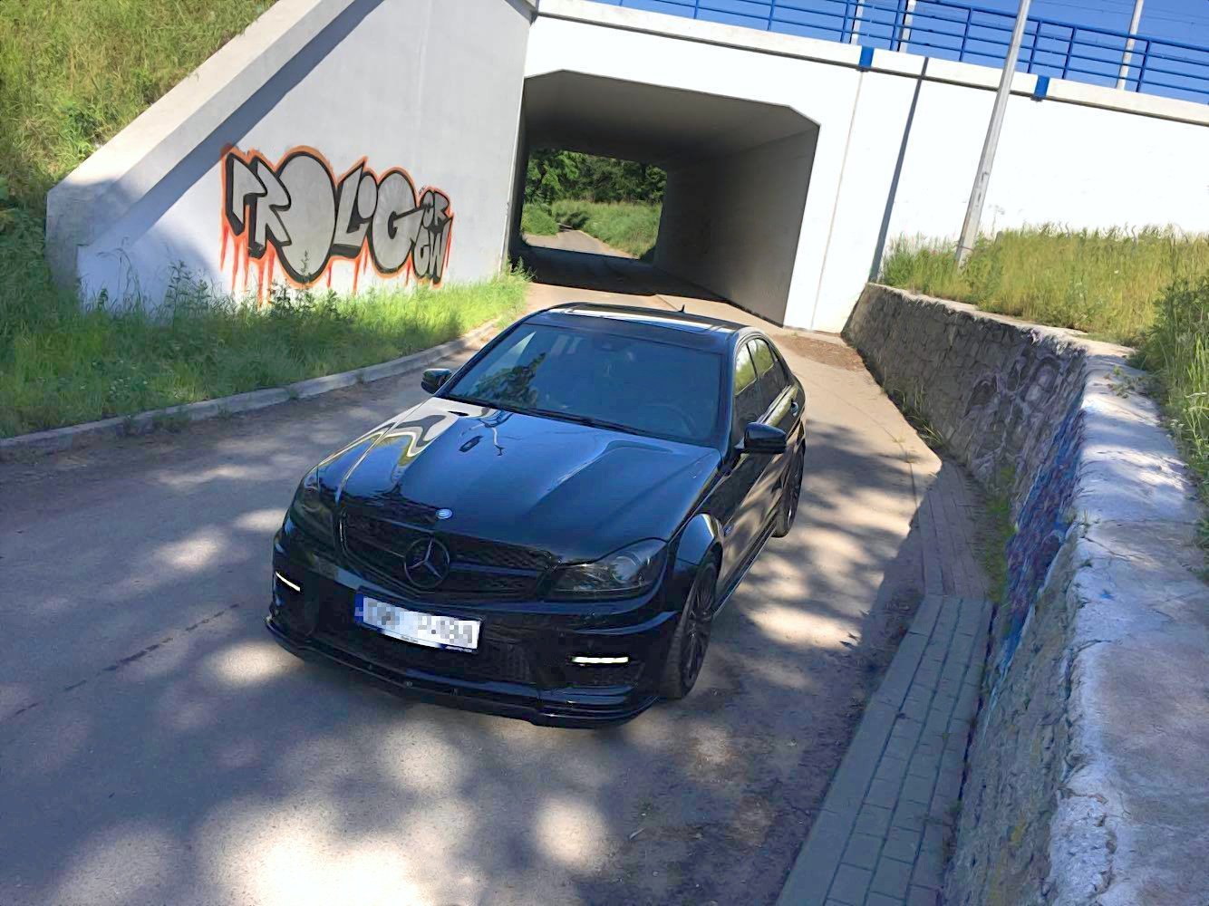 Front Ansatz für Mercedes-Benz C63 AMG Limousine / Kombi W204 Facelift / S204 Facelift schwarz Hochglanz
