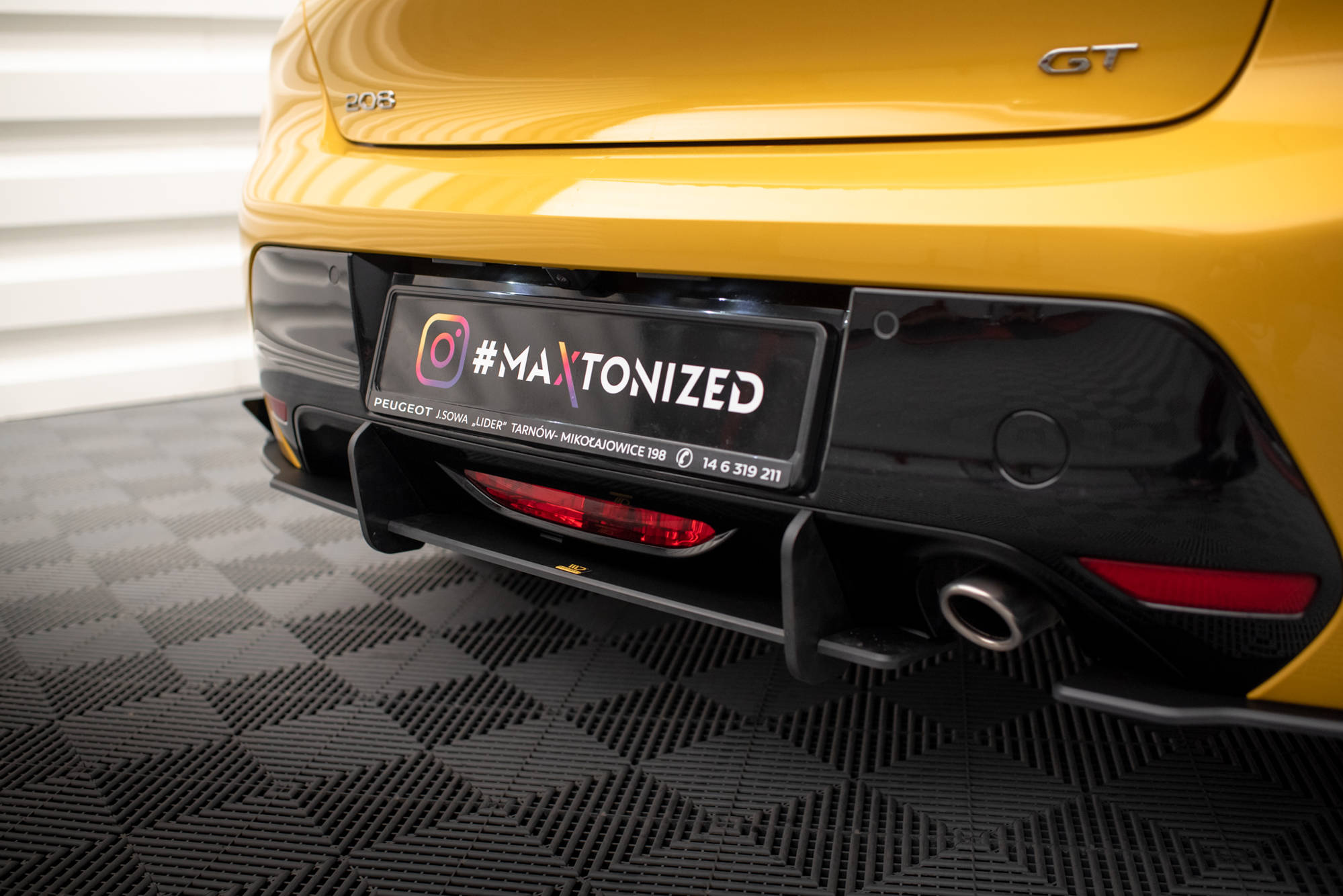 Street Pro Heck Ansatz Flaps passend für Peugeot 208 GT Mk2 rot+ Hochglanz Flaps