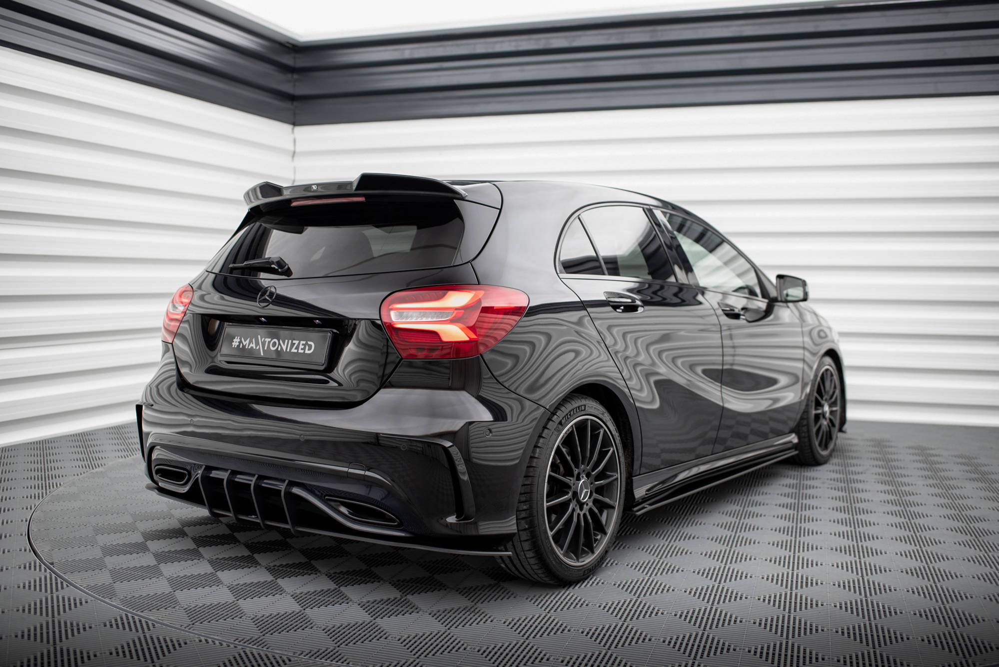 Street Pro Heckschürze Heck Ansatz Diffusor passend für Mercedes A AMG-Line W176 FL rot