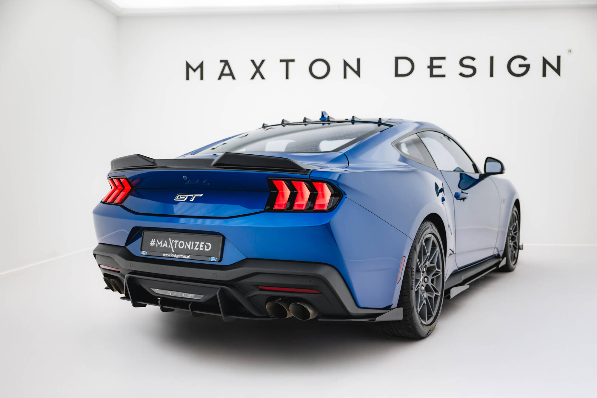 Hintere Seiten Flaps passend für Ford Mustang GT Mk7 schwarz Hochglanz