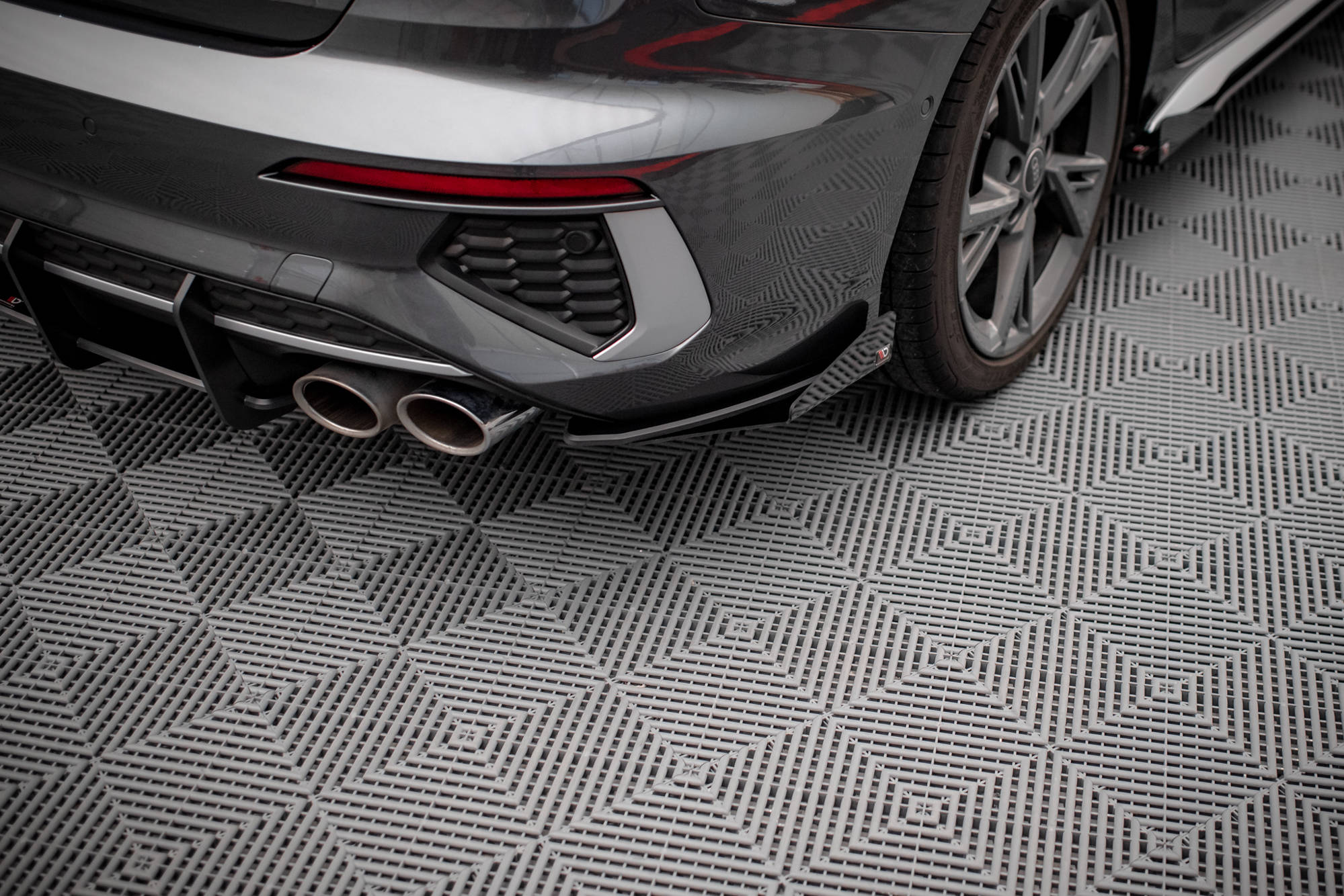 Street Pro Heck Ansatz Diffusor + Flaps passend für Audi S3 Limousine 8Y rot+ Hochglanz Flaps