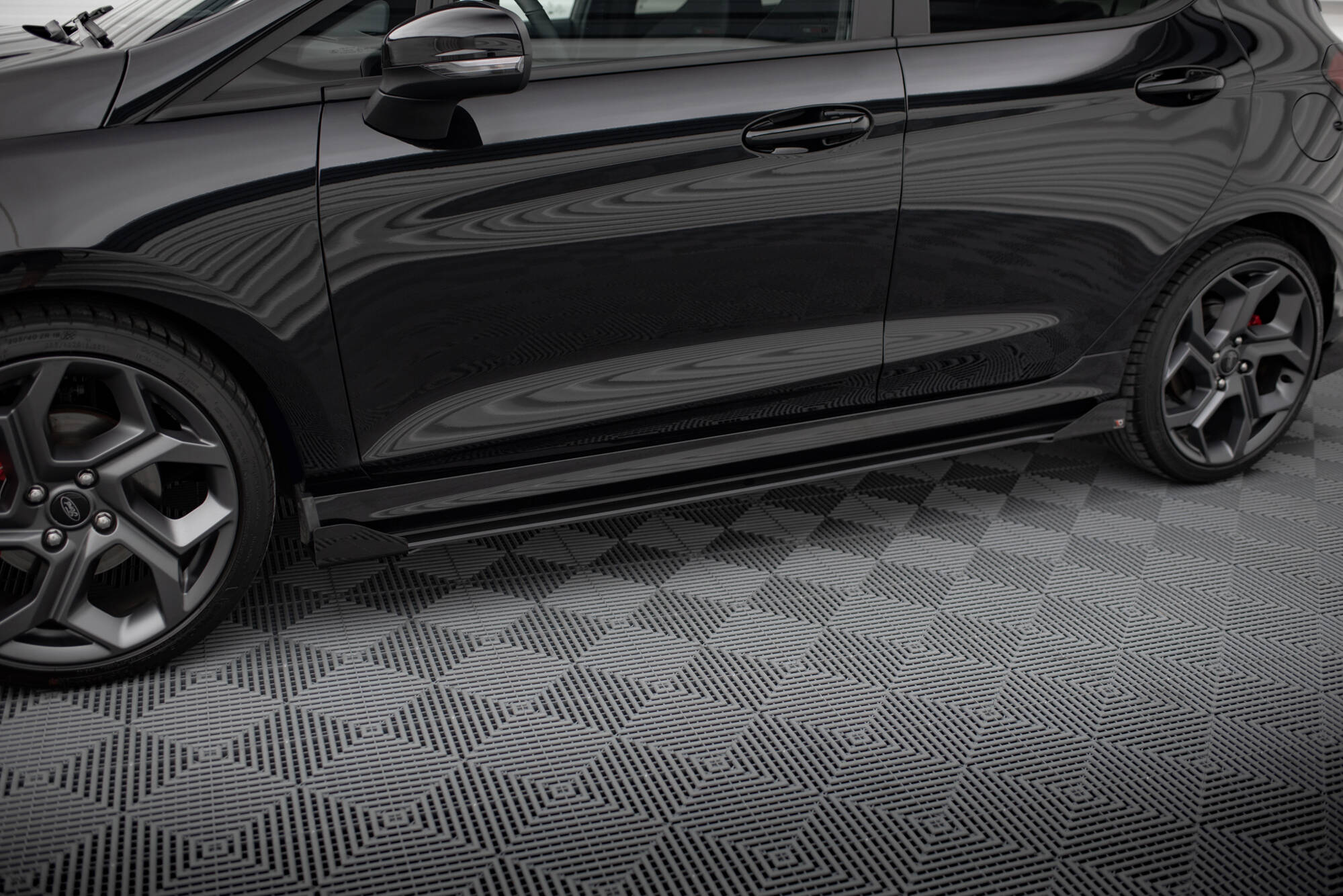 Street Pro Seitenschweller Ansatz + Flaps für Ford Fiesta ST / ST-Line Mk8 schwarz Hochglanz