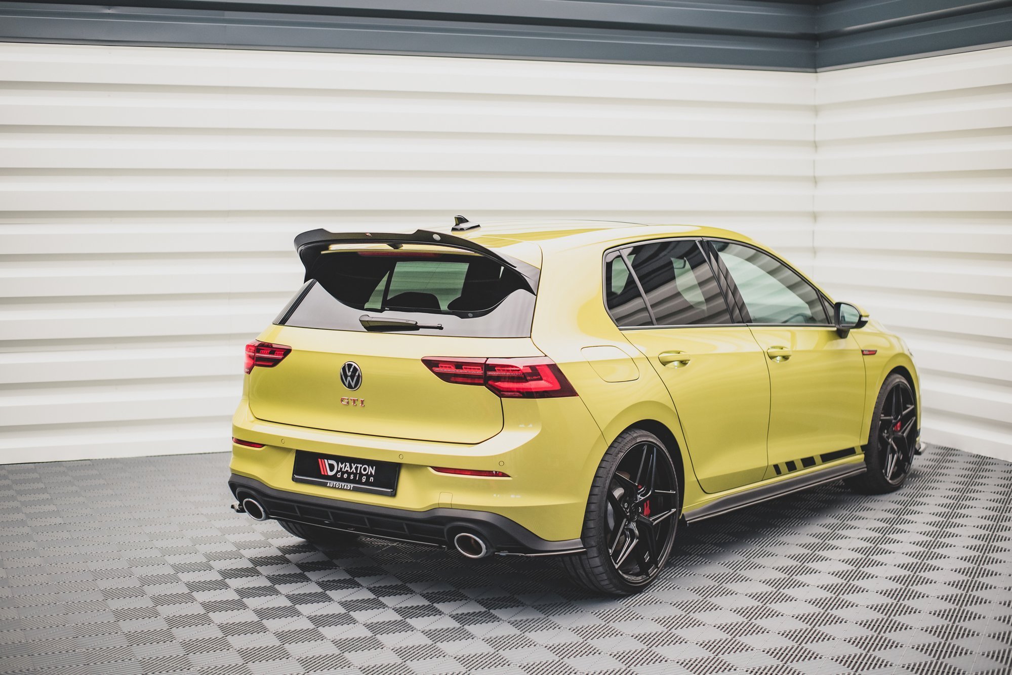 Street+ Mittlerer Diffusor Heck Ansatz passend für VW Golf GTI Clubsport Mk8 schwarz Hochglanz