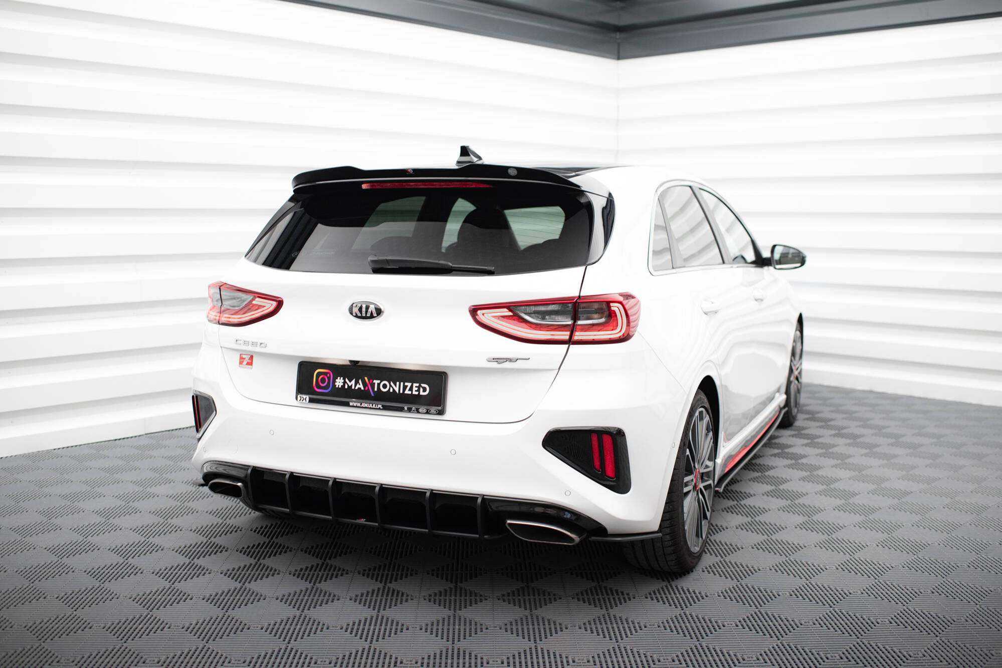 Street Pro Heck Ansatz Flaps passend für Kia Ceed GT Mk3 rot