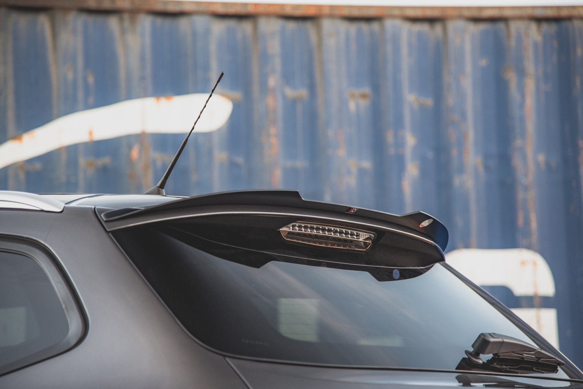 Heck Spoiler Aufsatz Abrisskante passend für Peugeot 308 SW Mk2 schwarz Hochglanz