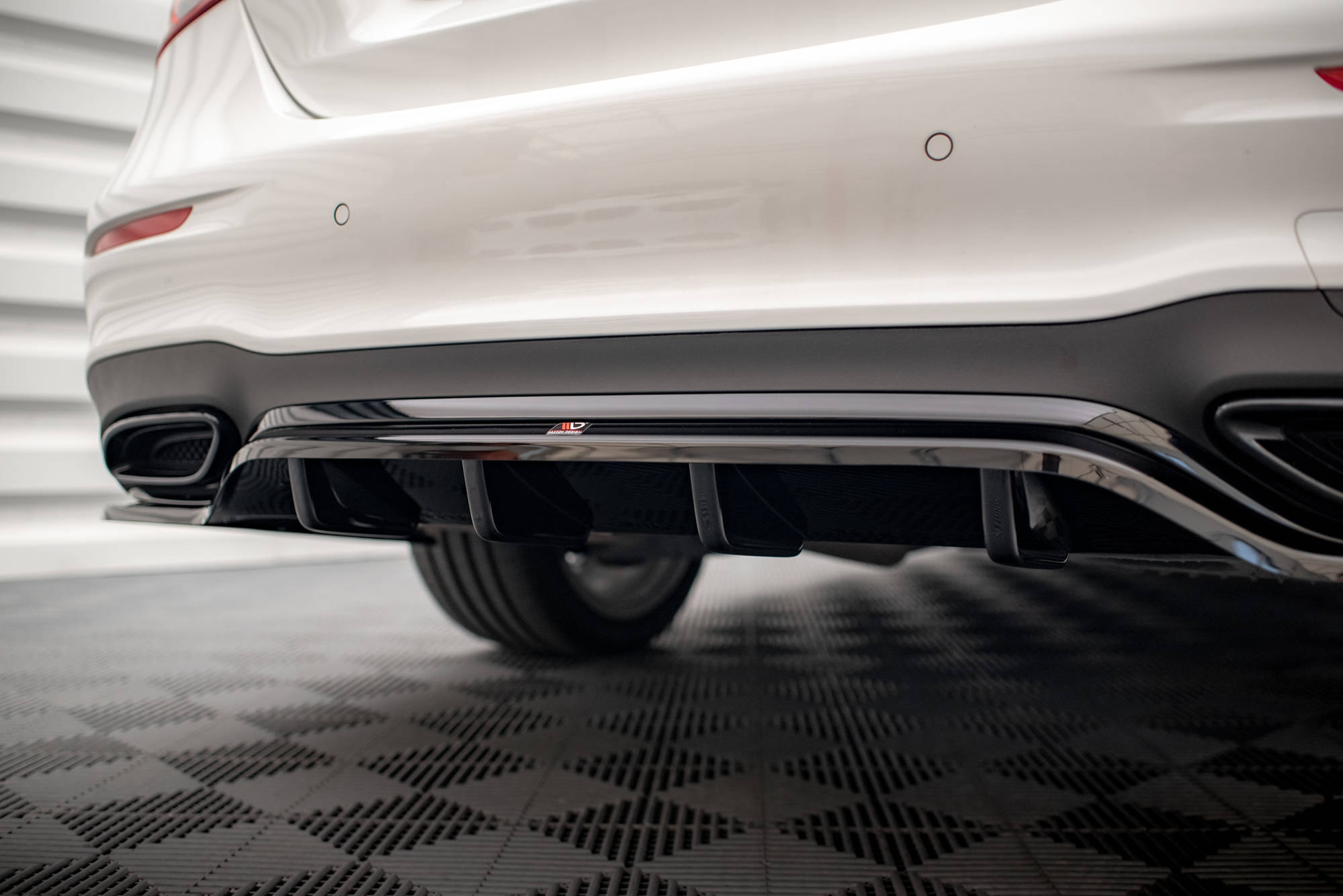 Street+ Mittlerer Diffusor RACE Heck Ansatz passend für Mercedes E AMG-Line Limousine W213 FL schwarz Hochglanz