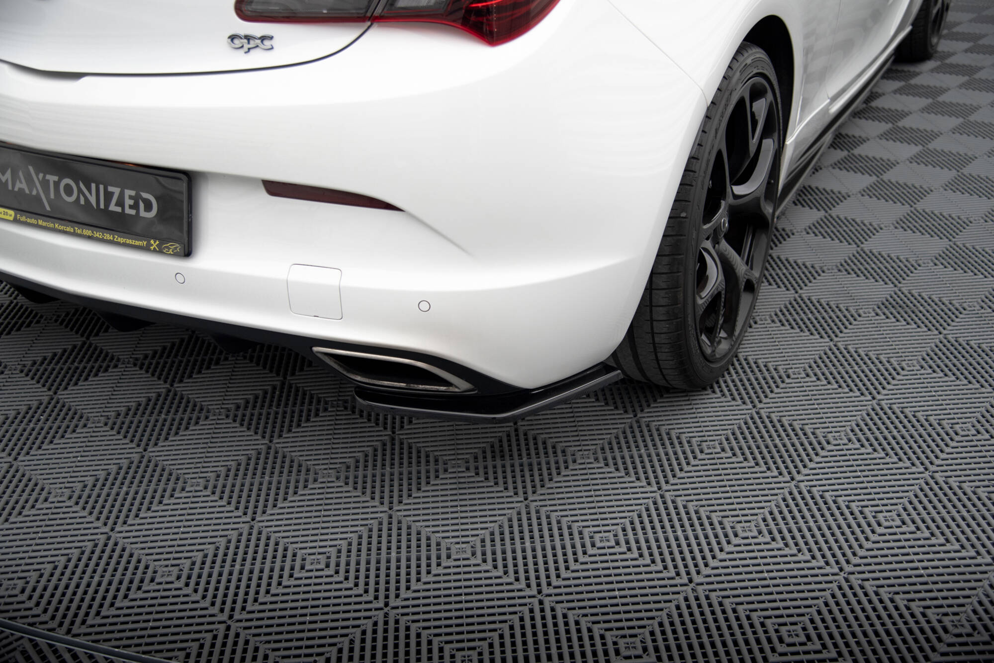 Heck Ansatz Flaps Diffusor für OPEL ASTRA J OPC / VXR schwarz Hochglanz