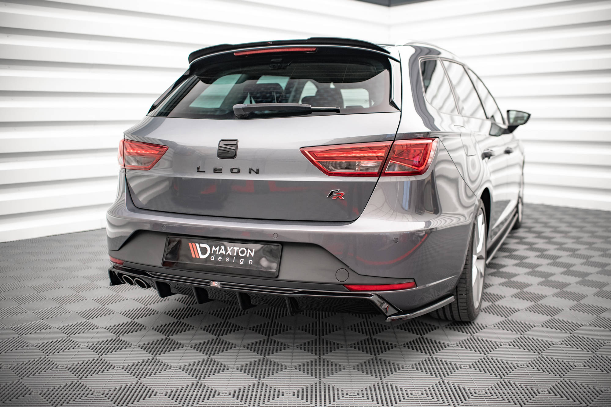 Street+ Heck Ansatz Diffusor passend für Seat Leon FR Sportstourer Mk3 schwarz Hochglanz