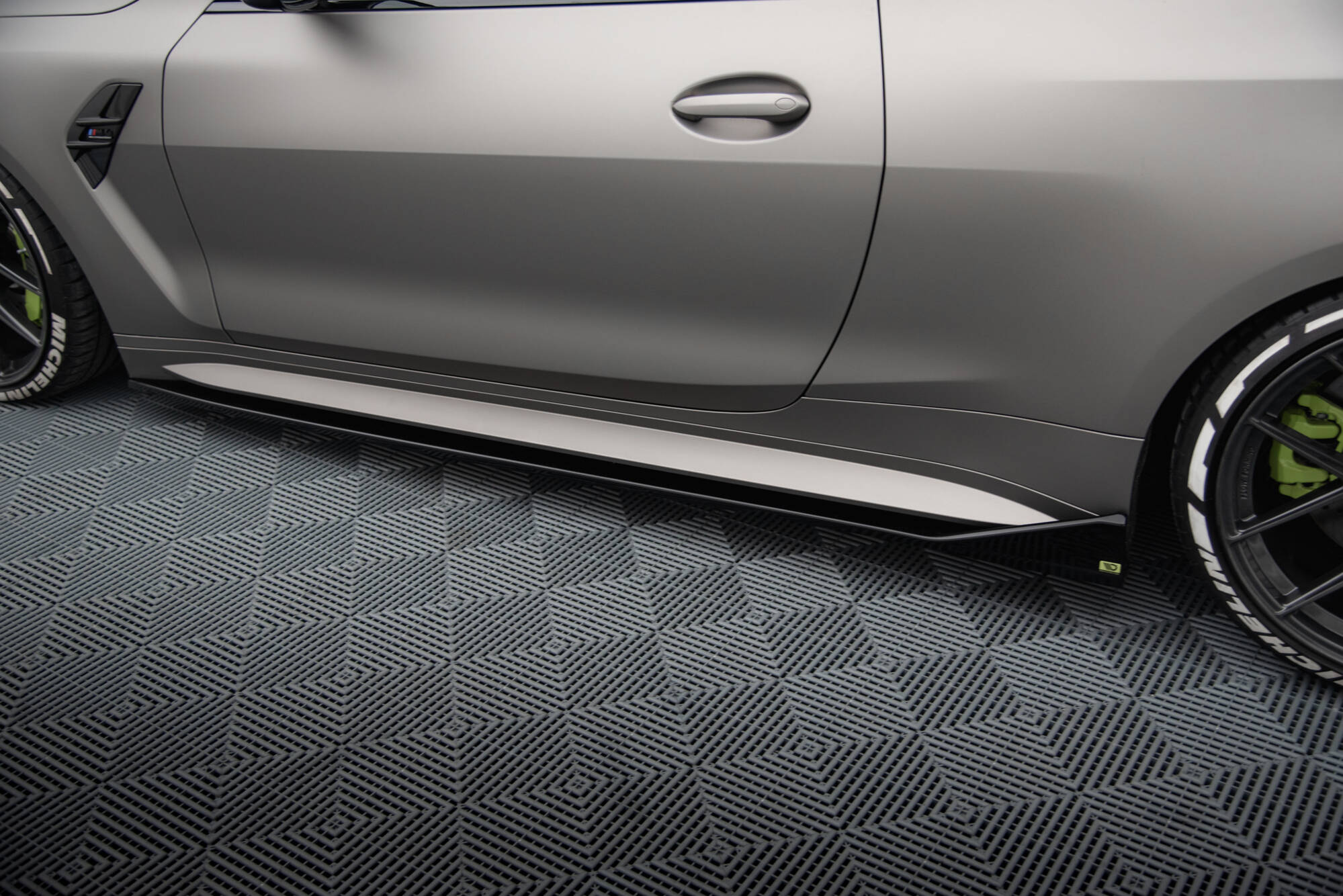 Street+ Seitenschweller Leisten V.3 passend für BMW M4 G82 / G82 FL schwarz Hochglanz