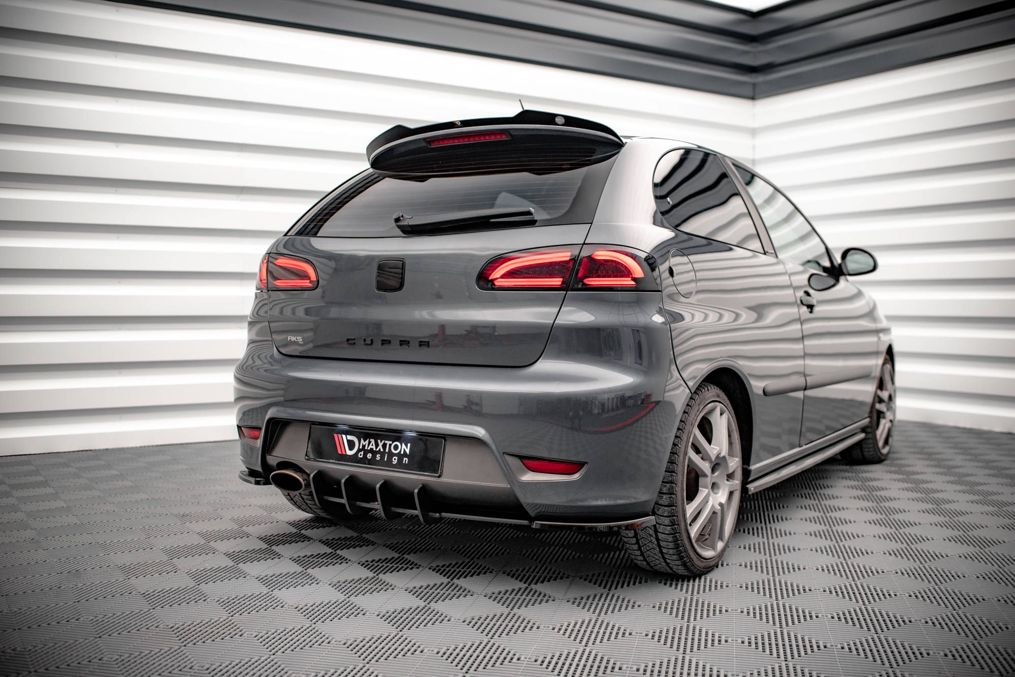 Street Pro Heckschürze Heck Ansatz Diffusor passend für Seat Ibiza CUPRA Mk3 schwarz-rot