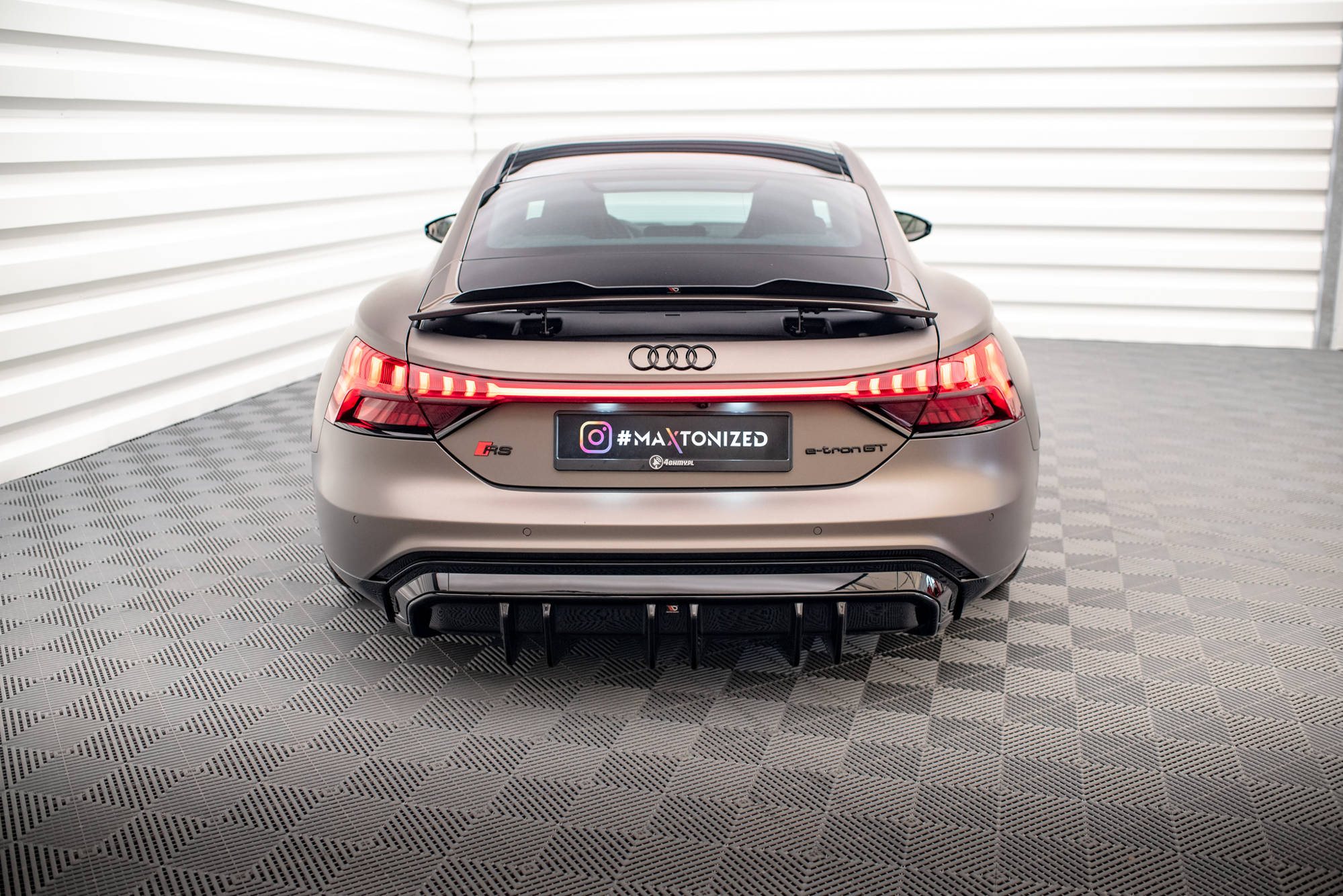 Street+ Heck Ansatz Diffusor passend für Audi e-Tron GT / RS GT Mk1 schwarz Hochglanz