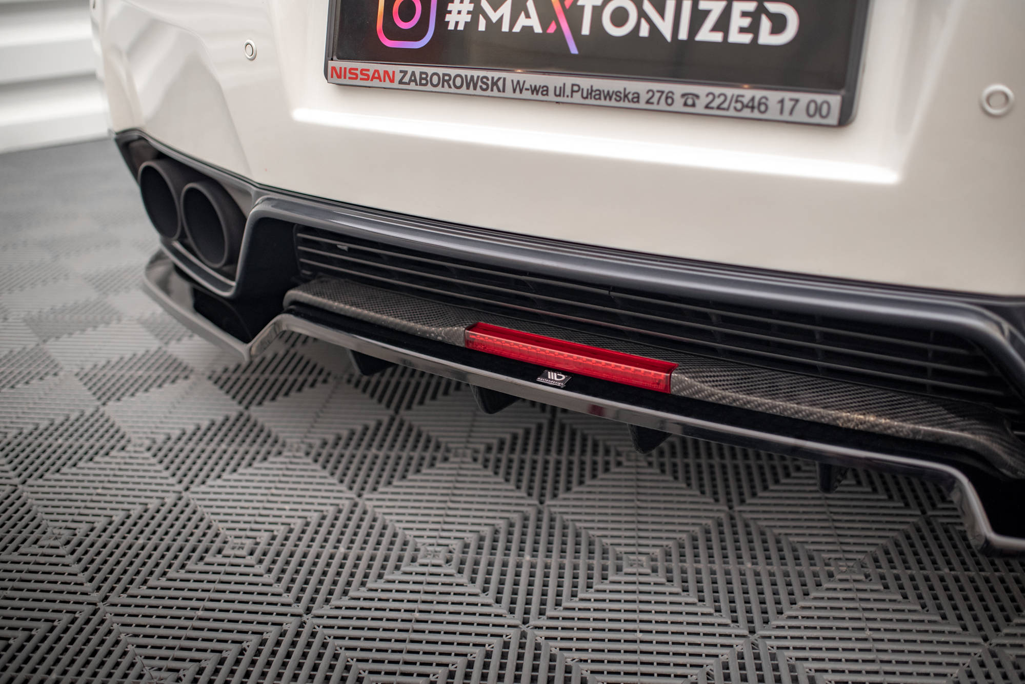 Street+ Mittlerer Diffusor RACE Heck Ansatz passend für Nissan GTR R35 FL schwarz Hochglanz