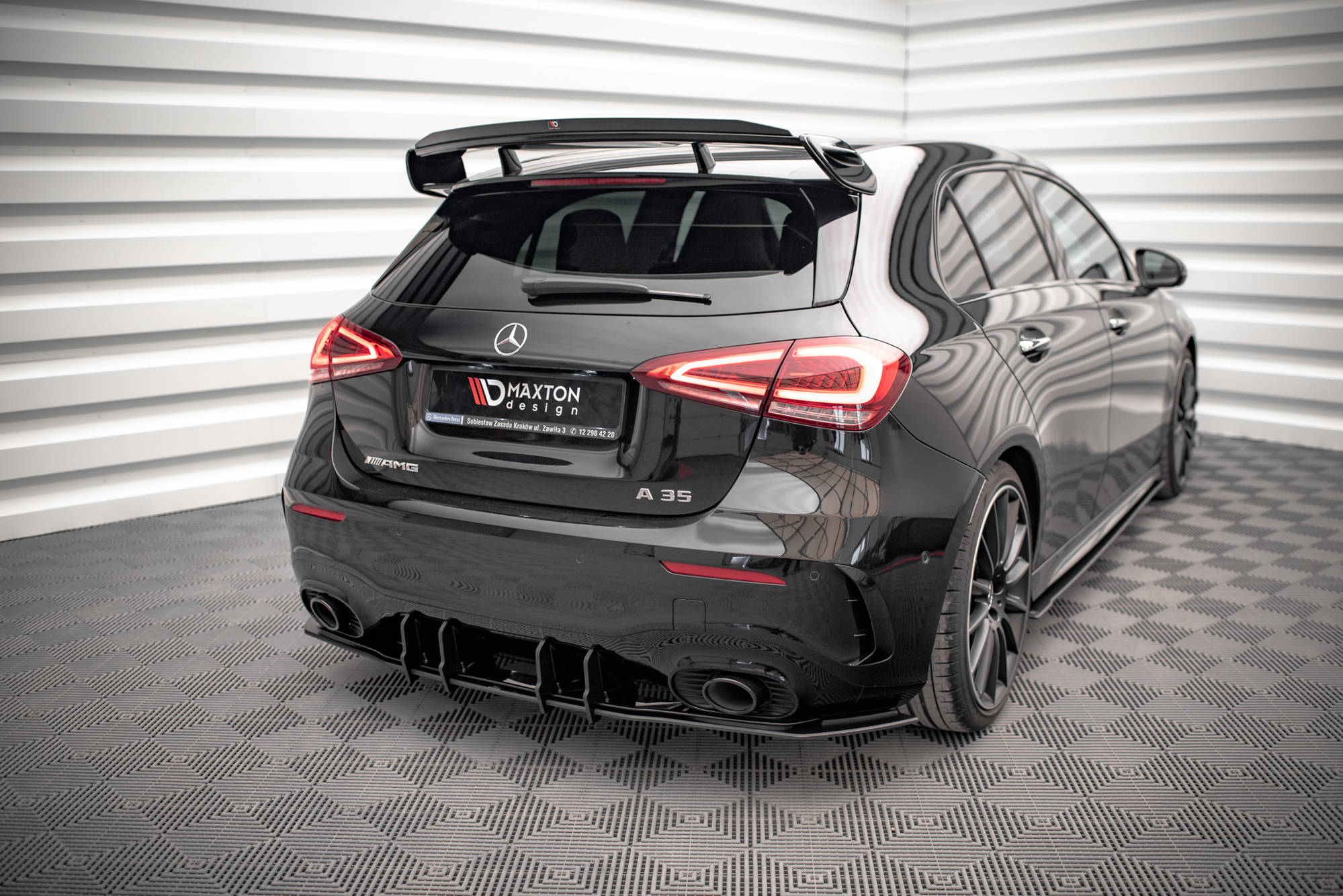 Street Pro Heckschürze Heck Ansatz Diffusor passend für Mercedes A35 AMG Hatchback W177 schwarz-rot