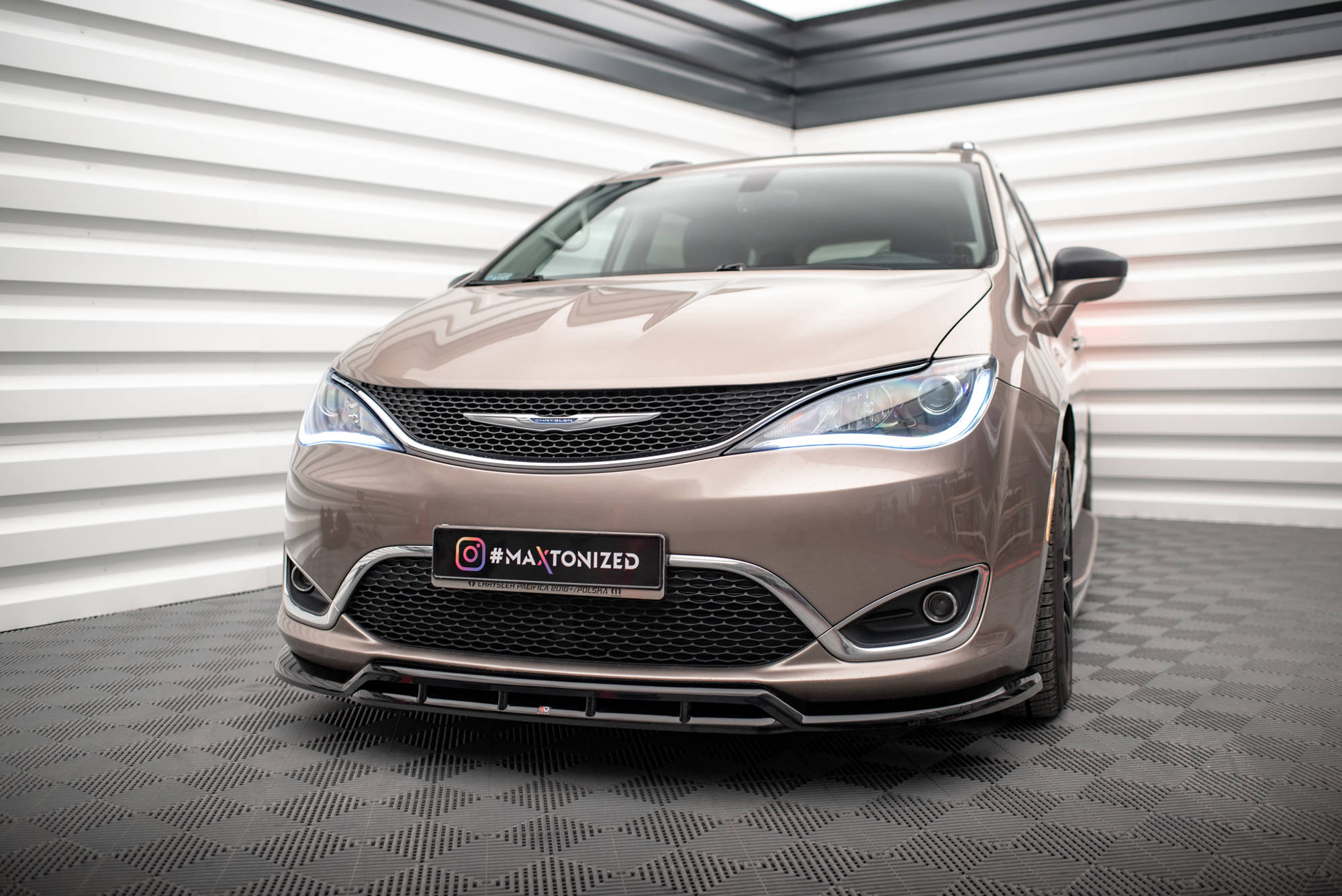 Frontlippe passend für Chrysler Pacifica Mk2 schwarz Hochglanz