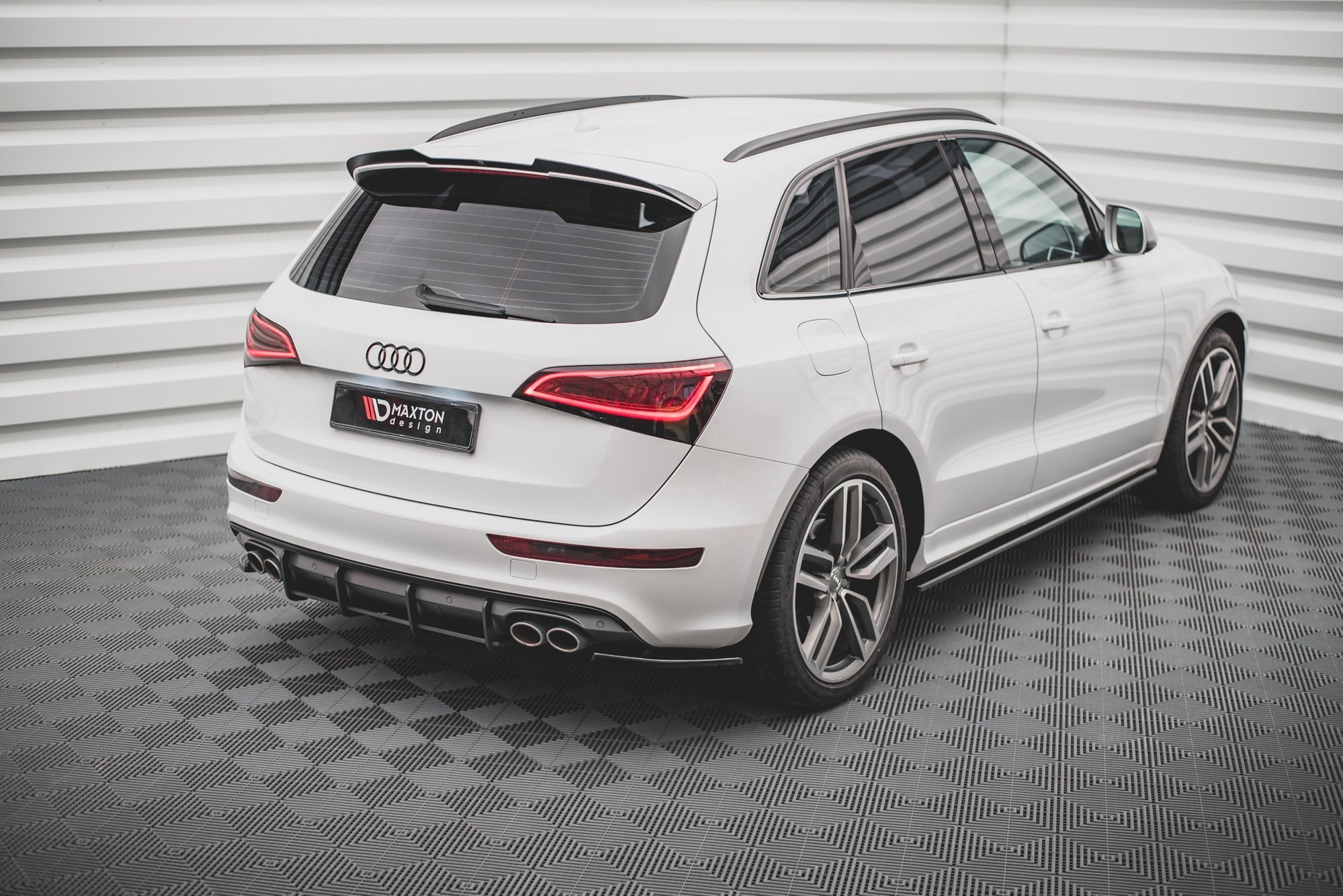 Street+ Heck Ansatz Flaps passend für Audi SQ5 Mk1 8R schwarz Hochglanz