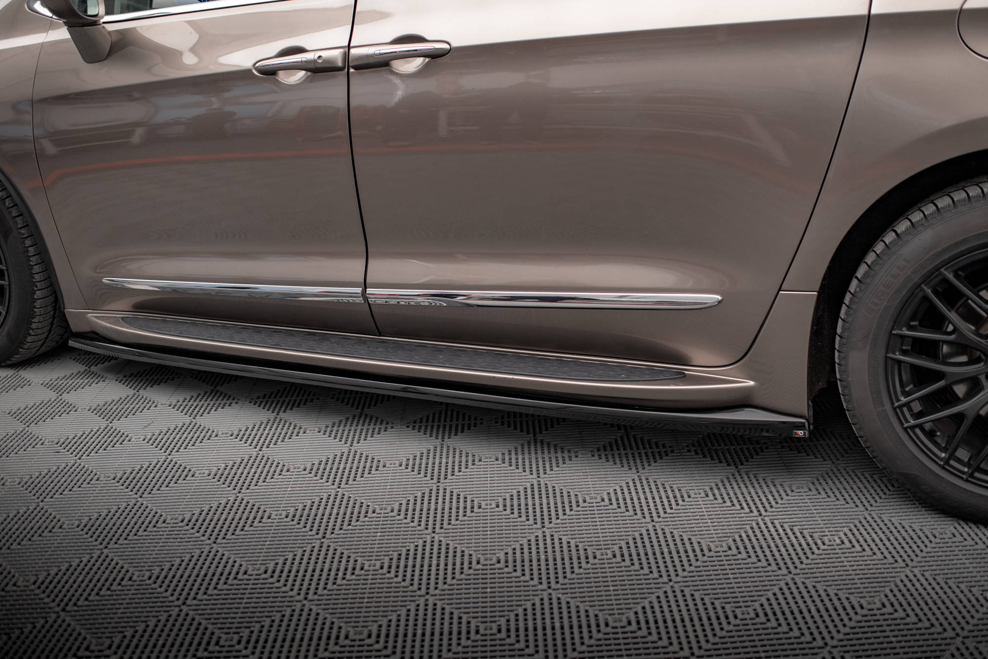 Seitenschweller Ansatz Paar V.1 passend für Chrysler Pacifica Mk2 schwarz Hochglanz
