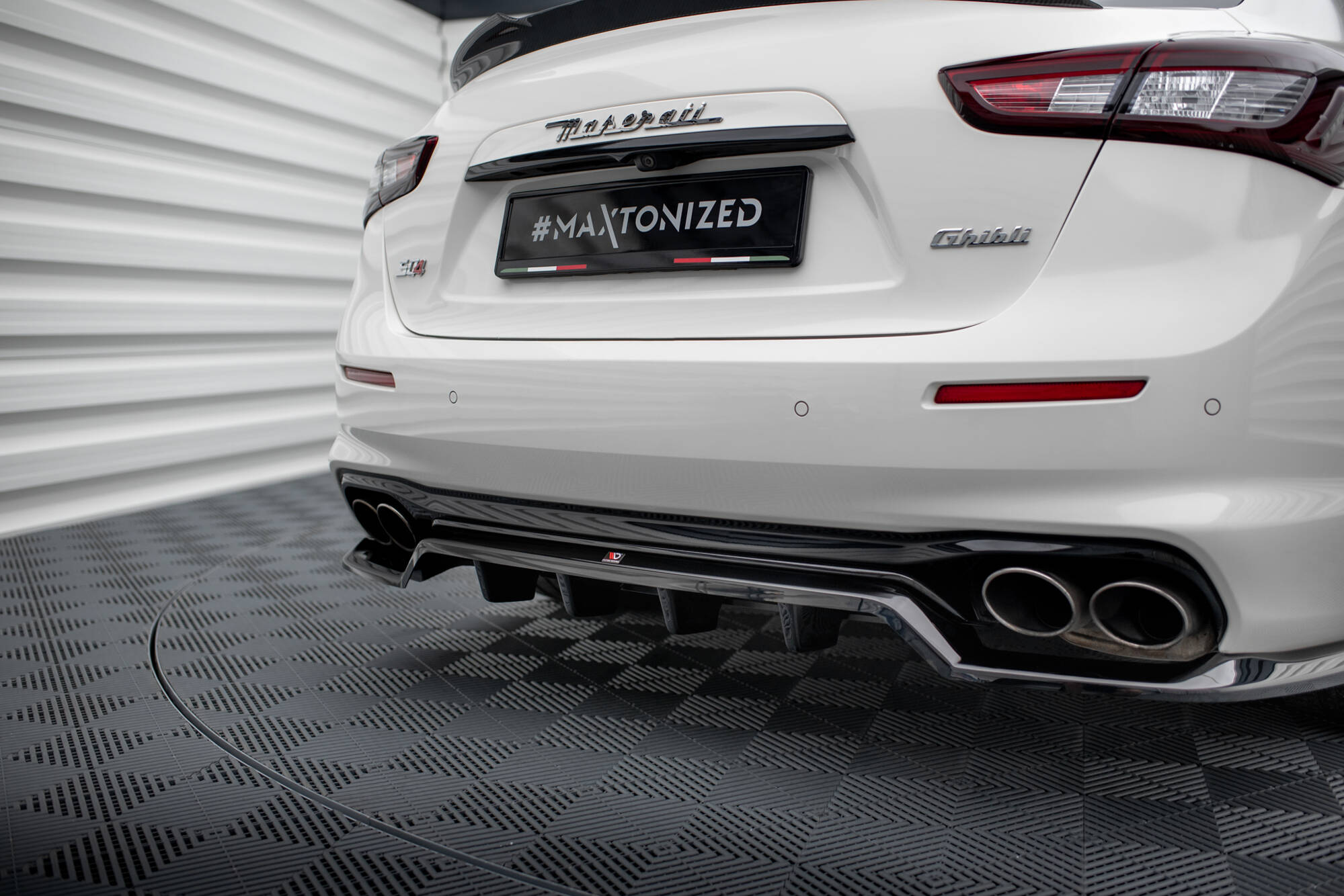 Diffusor Heckansatz passend für Maserati Ghibli Mk3 FL schwarz Hochglanz