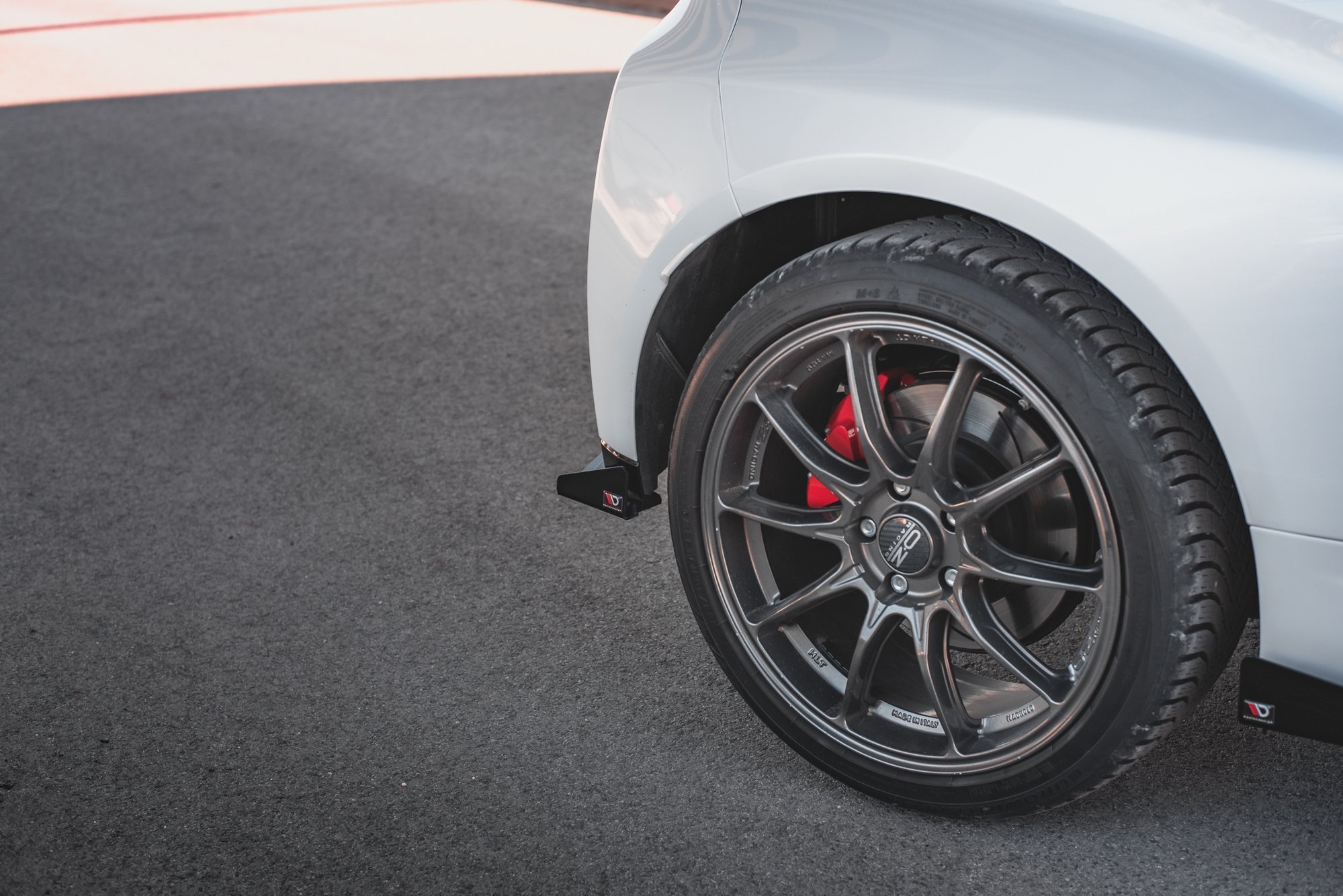 Street Pro Heck Ansatz Flaps passend für Toyota GR Yaris Mk4 schwarz Hochglanz