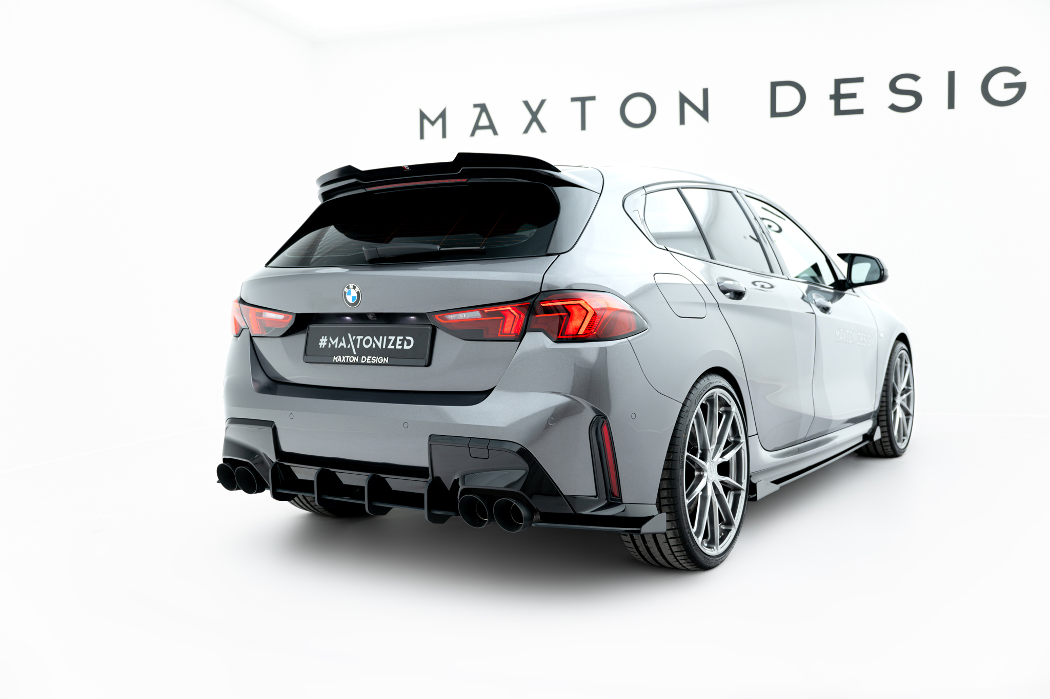 Street Pro Heck Ansatz Flaps V.1 passend für BMW M135i F70 schwarz Hochglanz