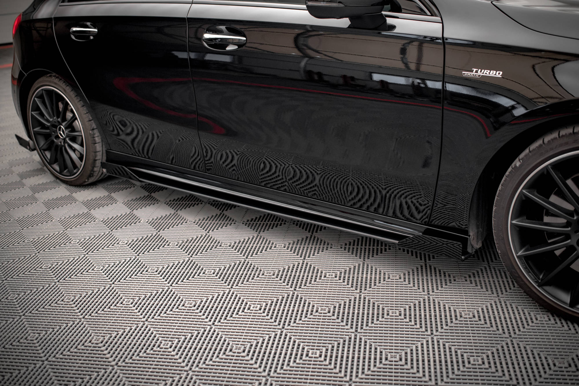 Street Pro Seitenschweller Leisten passend für Mercedes A35 AMG / AMG-Line W177 rot+ Hochglanz Flaps