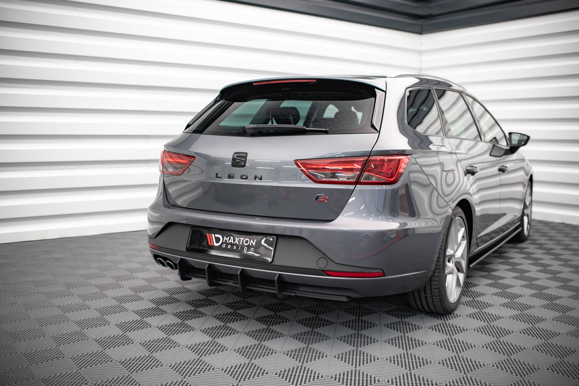 Street Pro Heckschürze Heck Ansatz Diffusor passend für Seat Leon FR Sportstourer Mk3 schwarz-rot