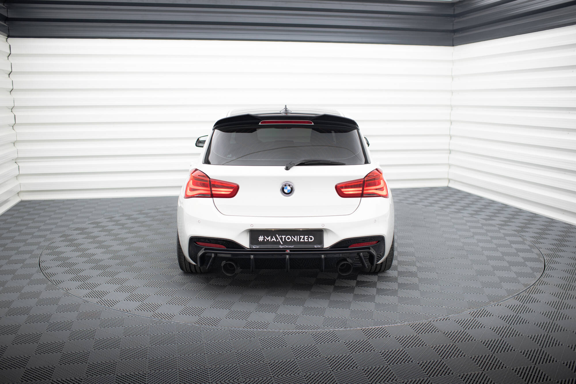 Street+ Heck Ansatz Diffusor V.3 passend für BMW M140i F20 FL schwarz Hochglanz