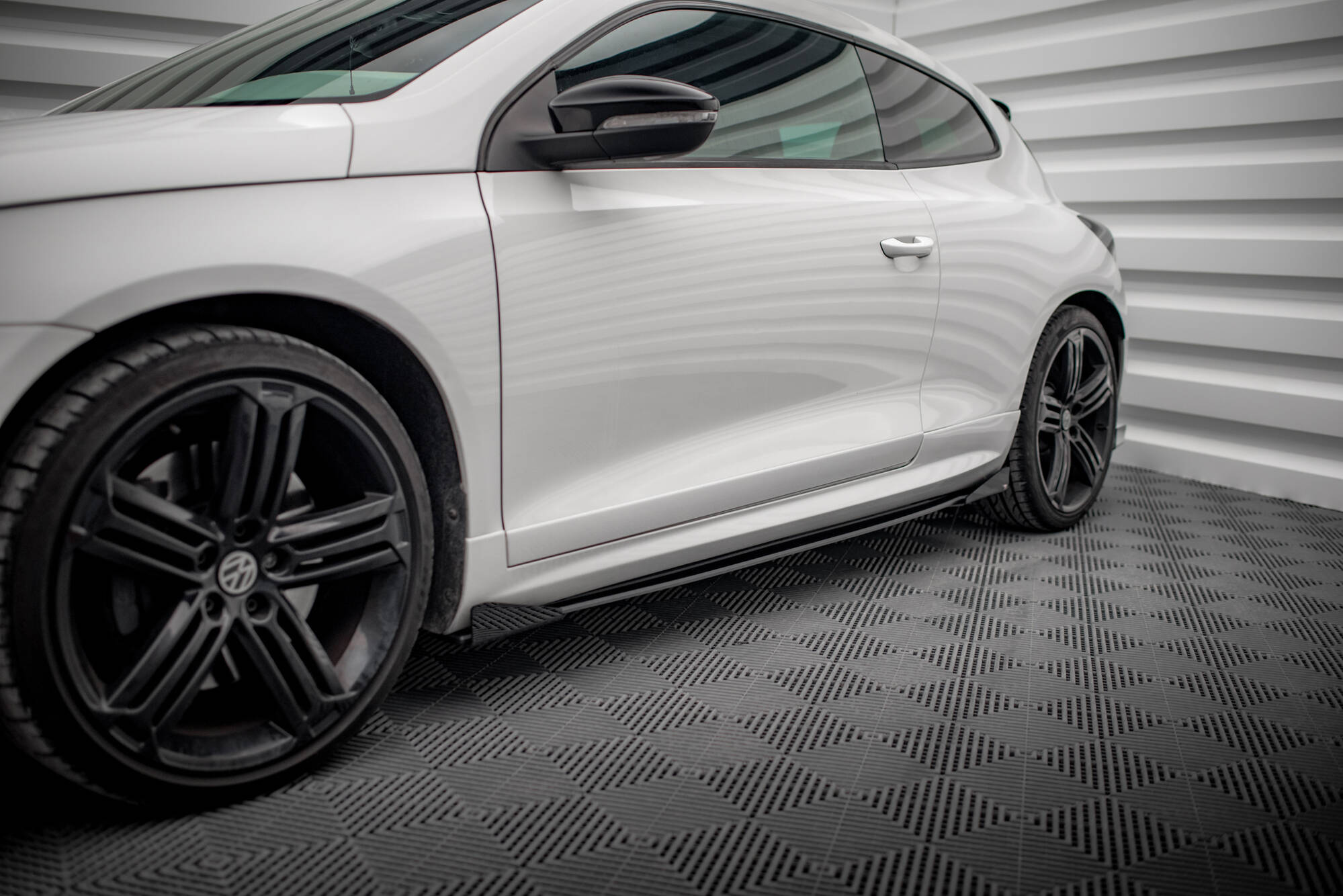 Seitenschweller Flaps passend für VW Scirocco R Mk3 schwarz Hochglanz