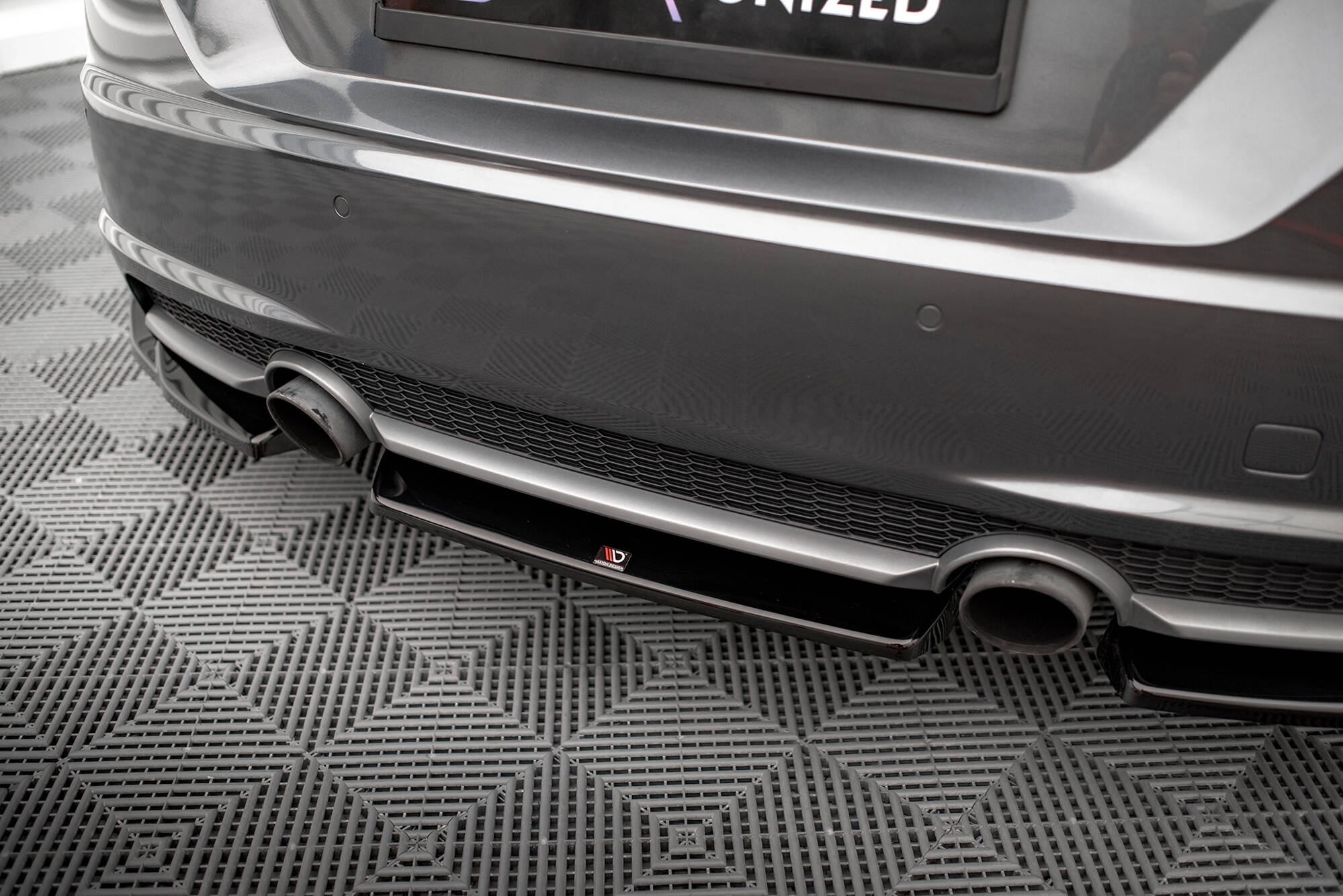 Street+ Mittlerer Diffusor Heck Ansatz passend für Audi TT S-Line 8S schwarz Hochglanz