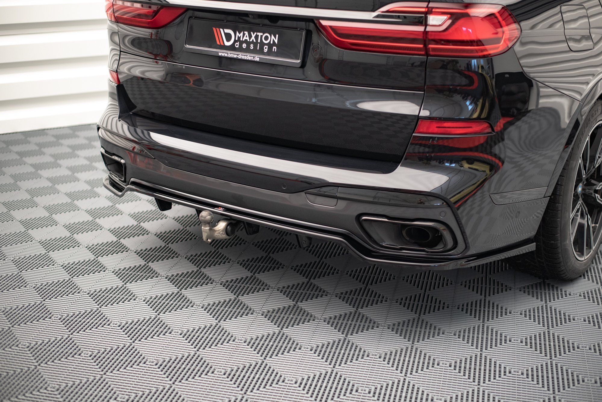 Street+ Mittlerer Diffusor RACE Heck Ansatz passend für BMW X7 M-Paket G07 schwarz Hochglanz