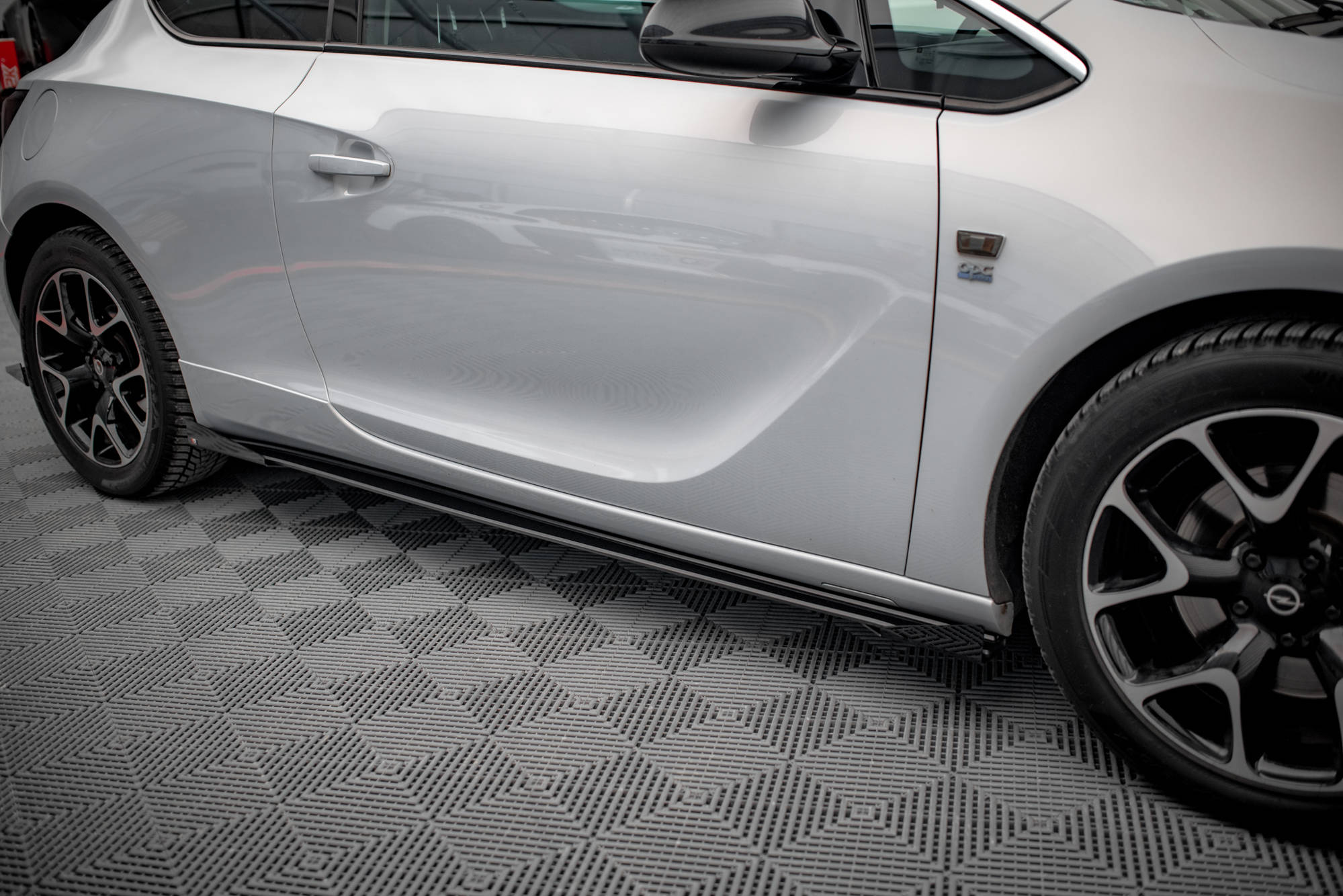 Street Pro Seitenschweller Leisten + Flaps passend für Opel Astra GTC OPC-Line J schwarz Hochglanz