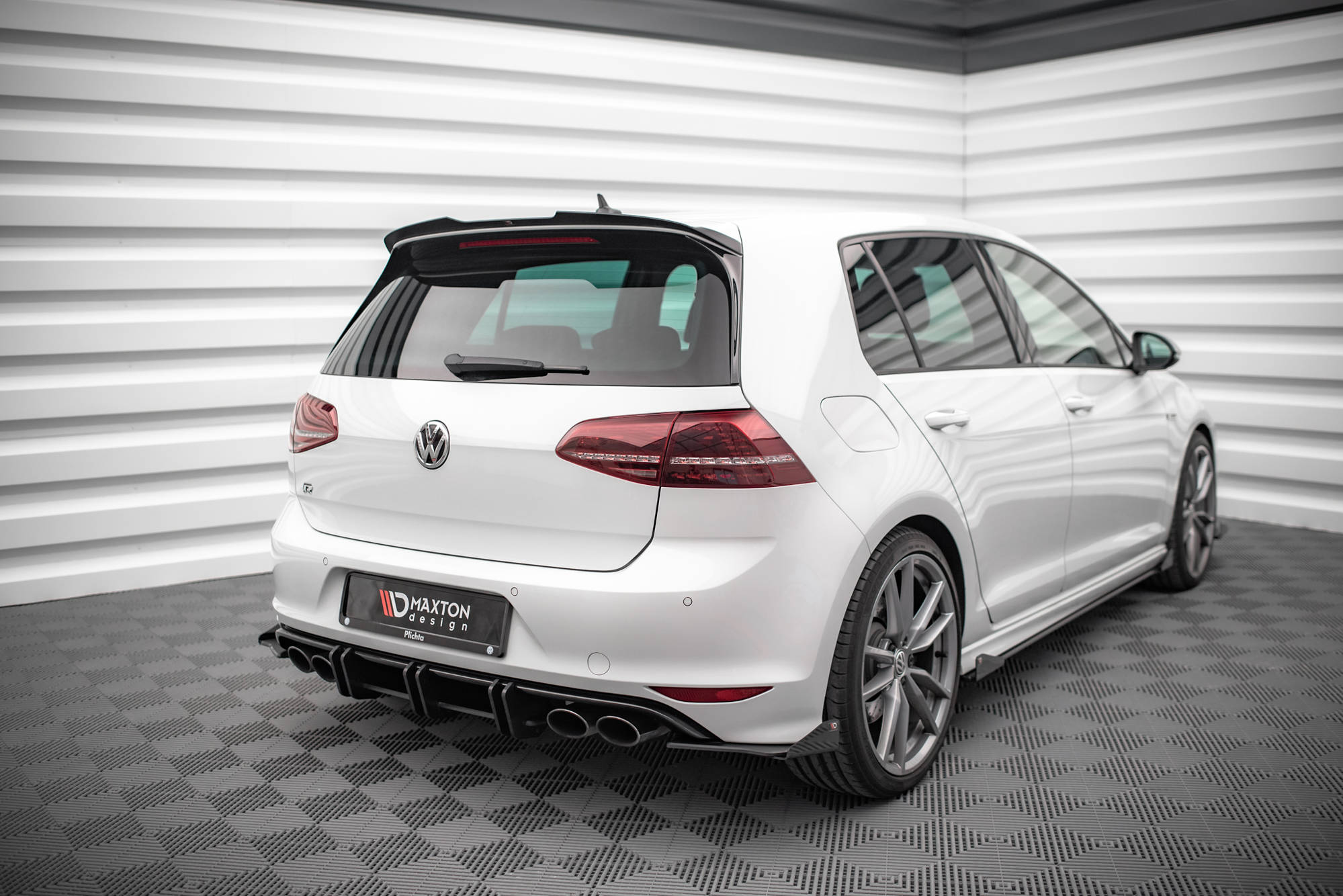 Street Pro Heck Ansatz Flaps passend für VW Golf R Mk7 rot+ Hochglanz Flaps