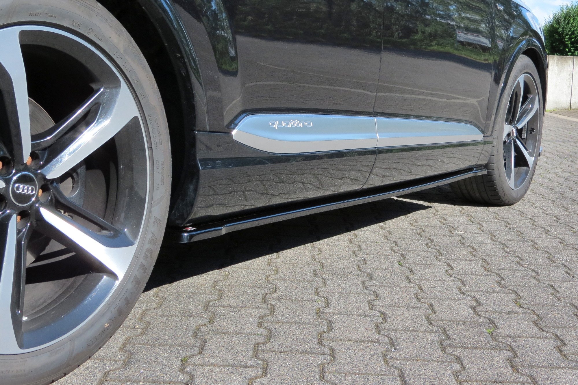 Seitenschweller Ansatz für Audi SQ7 / Q7 S-Line Mk.2 schwarz Hochglanz