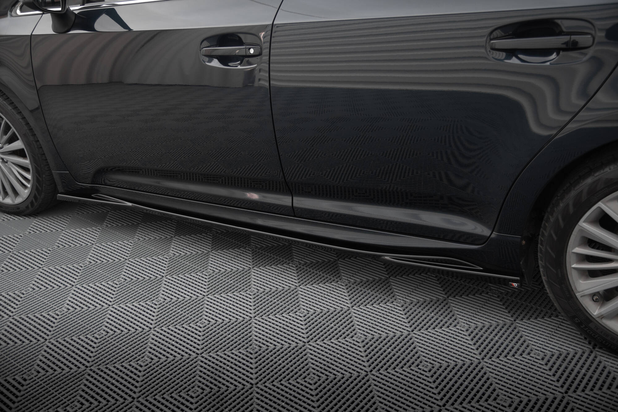 Street+ Seitenschweller Leisten passend für Toyota Avensis Mk3 FL schwarz Hochglanz