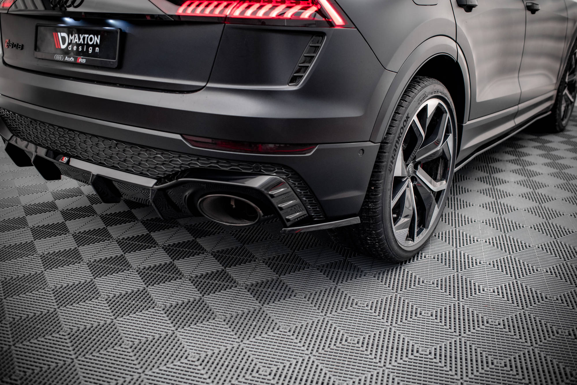 Street+ Heck Ansatz Flaps V.2 passend für Audi RSQ8 Mk1 schwarz Hochglanz