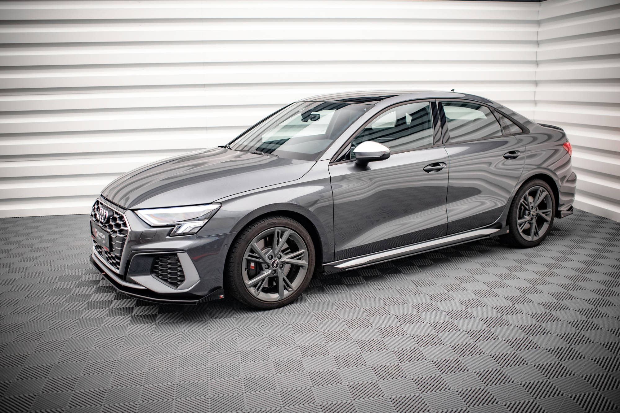Street Pro Seitenschweller Leisten + Flaps V.1 passend für Audi S3 / A3 S-Line 8Y / 8Y FL schwarz Hochglanz