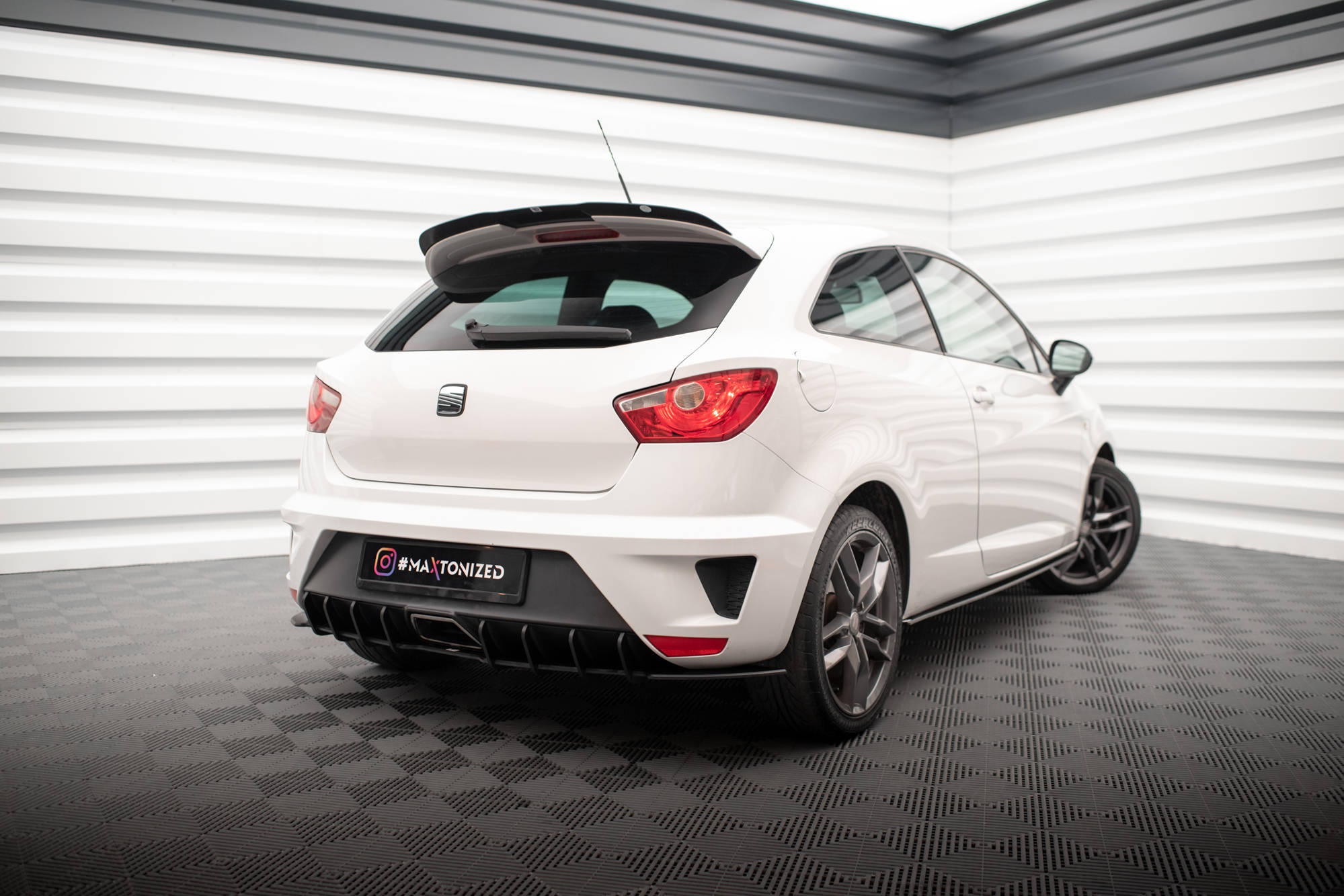 Street Pro Heckschürze Heck Ansatz Diffusor passend für Seat Ibiza Sport Coupe Mk4 rot