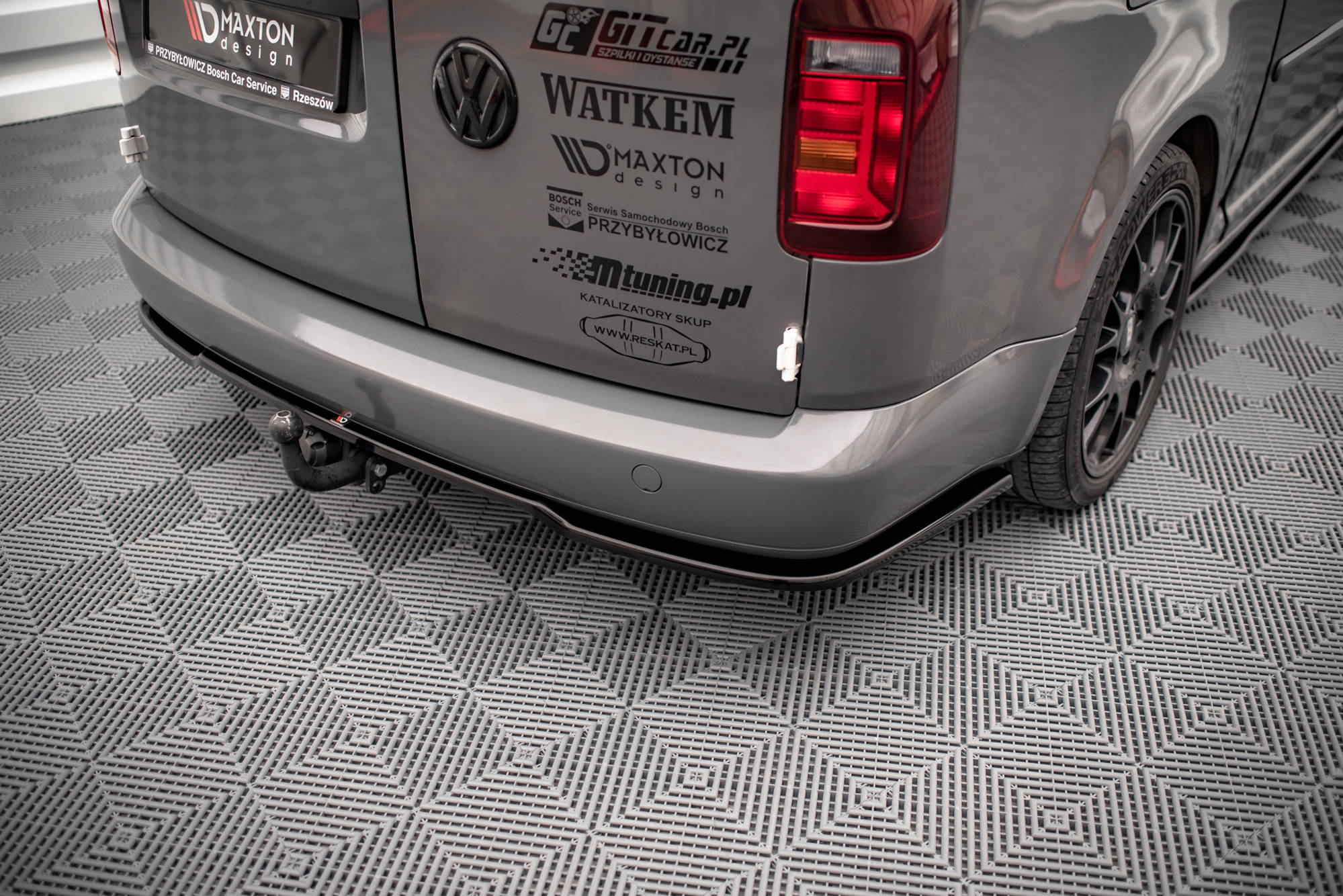 Street+ Mittlerer Diffusor Heck Ansatz RACE passend für VW Caddy Mk3 FL schwarz matt