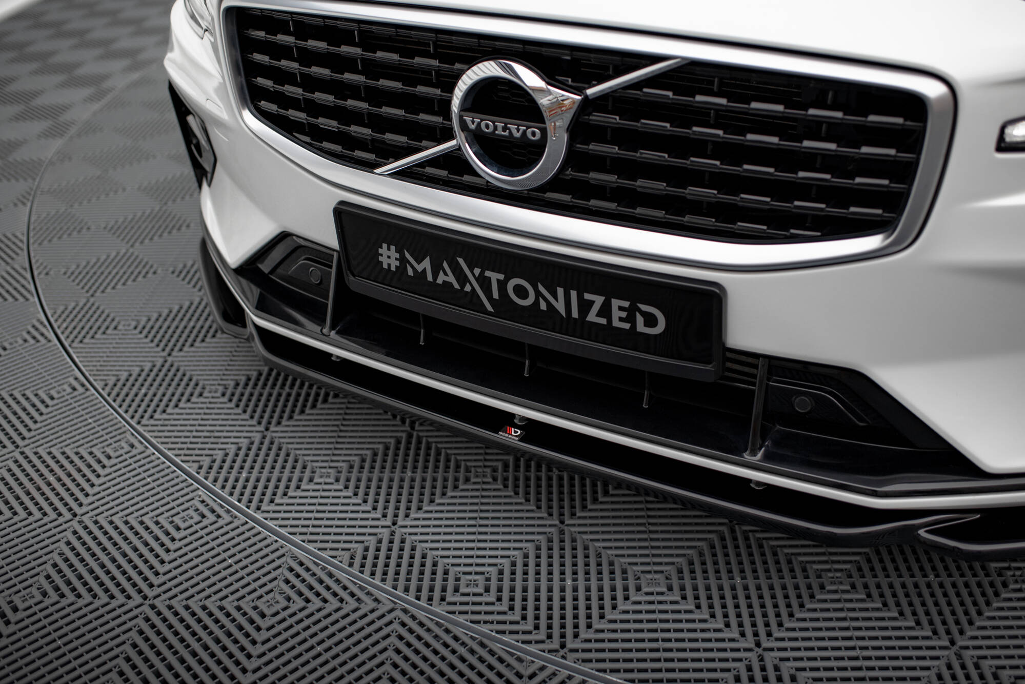 Street+ Spoilerlippe Front Ansatz V.2 passend für Volvo S60/V60 R-Design Mk3 schwarz Hochglanz
