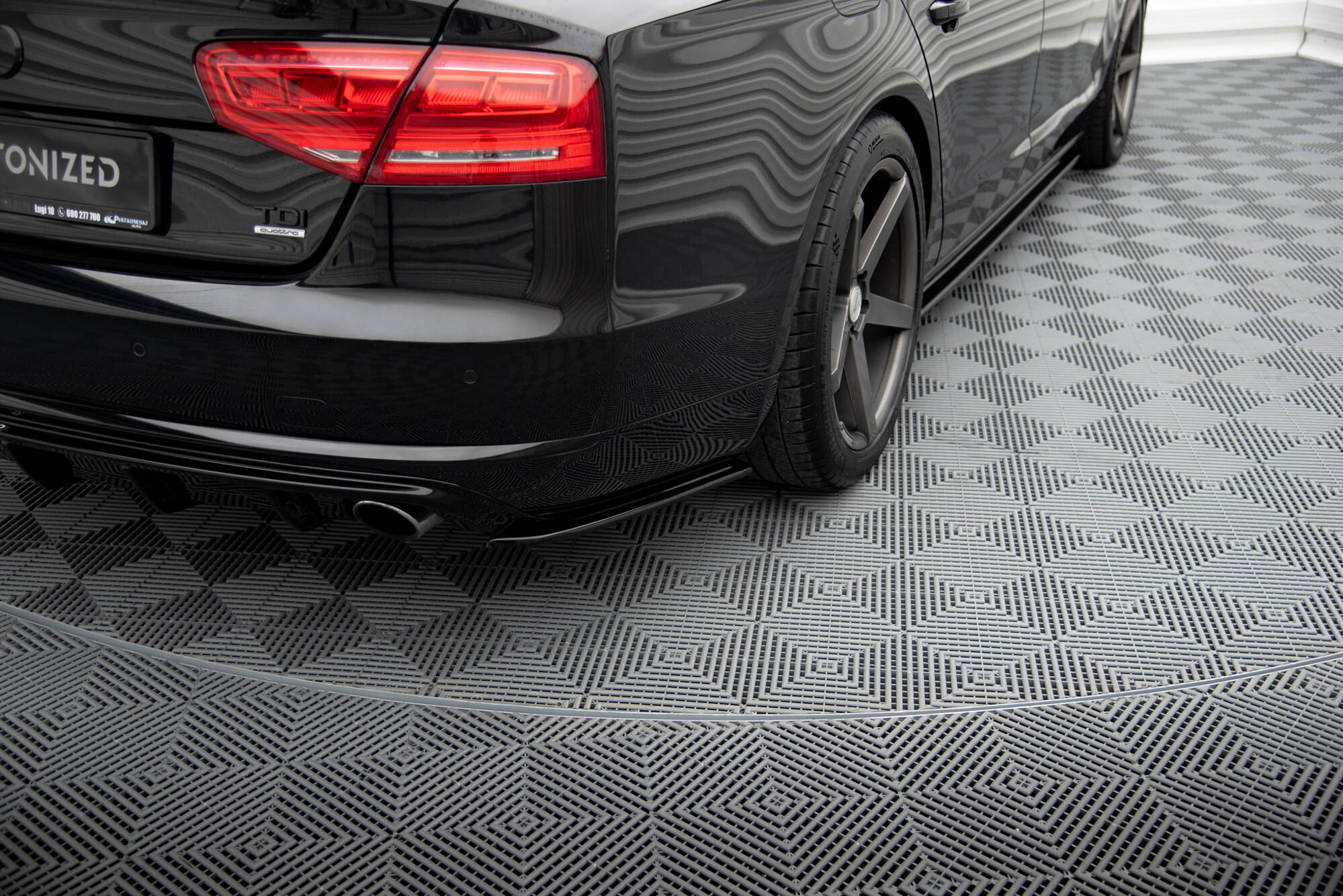 Heck Ansatz Flaps Diffusor für Audi A8 D4 schwarz Hochglanz
