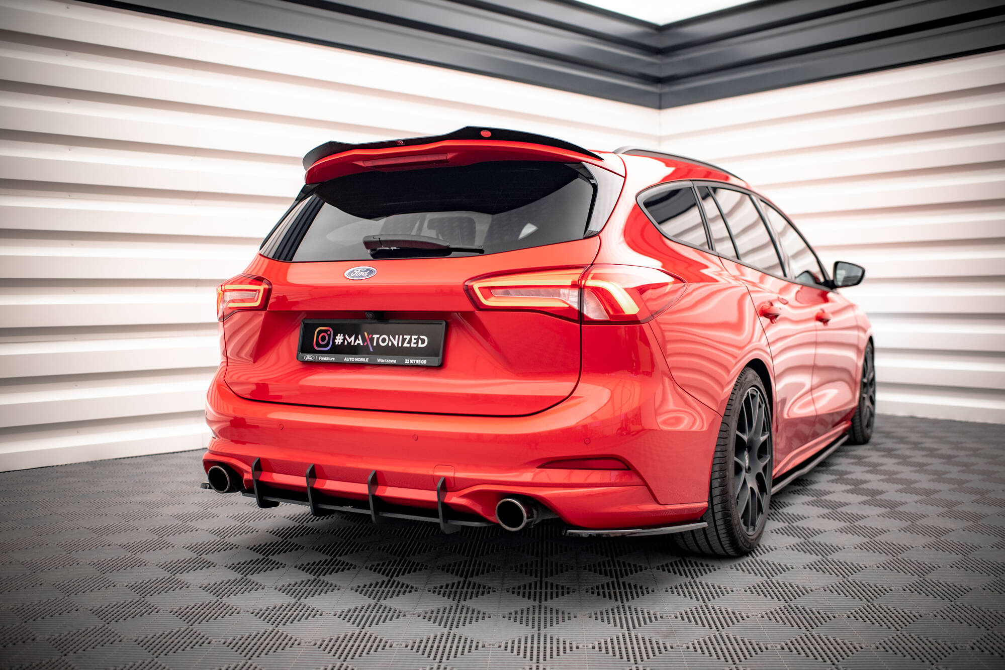 Street Pro Heckschürze Heck Ansatz Diffusor passend für Ford Focus Kombi ST-Line Mk4 schwarz-rot